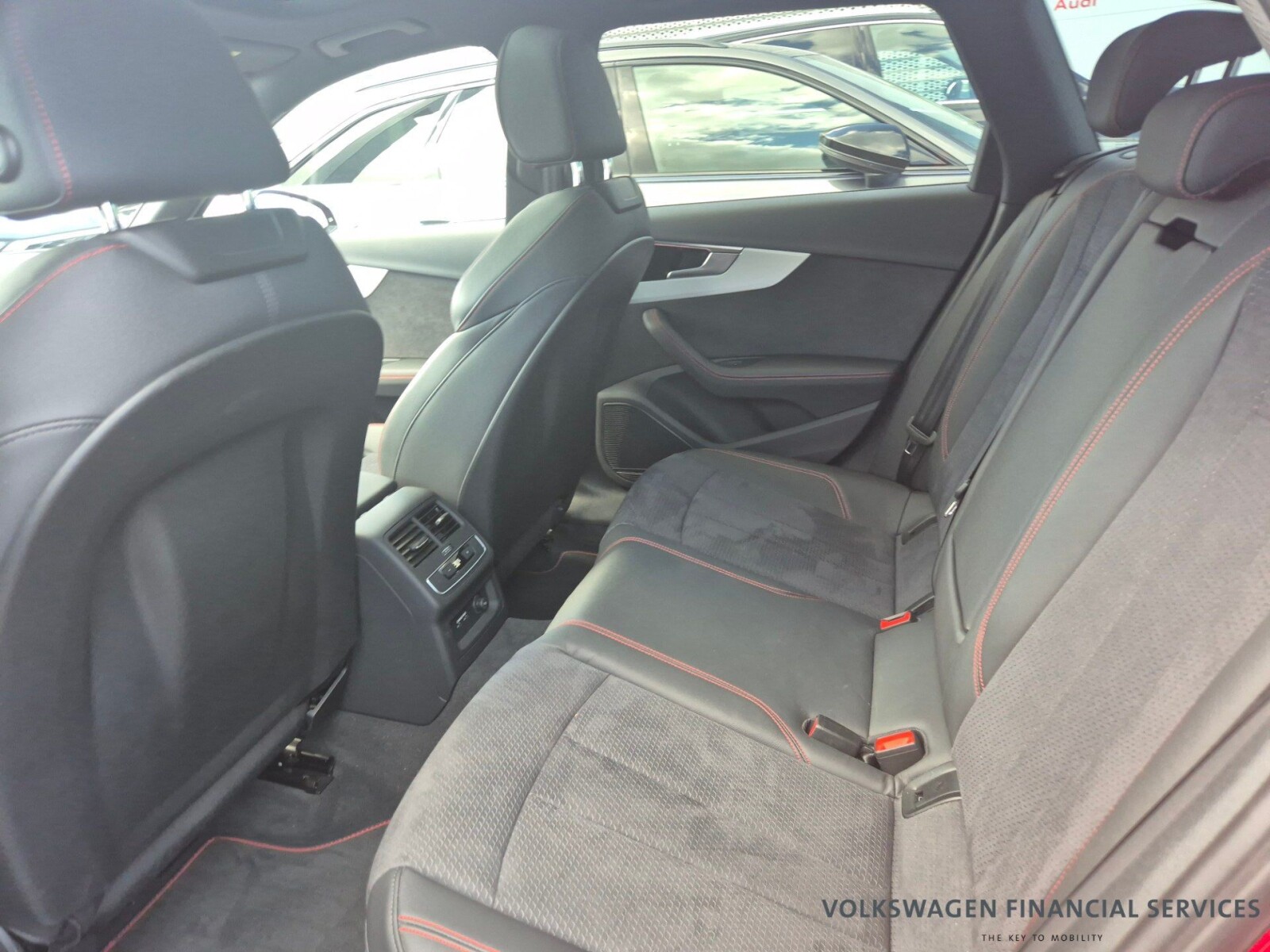 Audi A4 Avant - zdjęcie 9