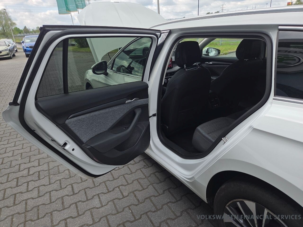Škoda Superb Combi - zdjęcie 9
