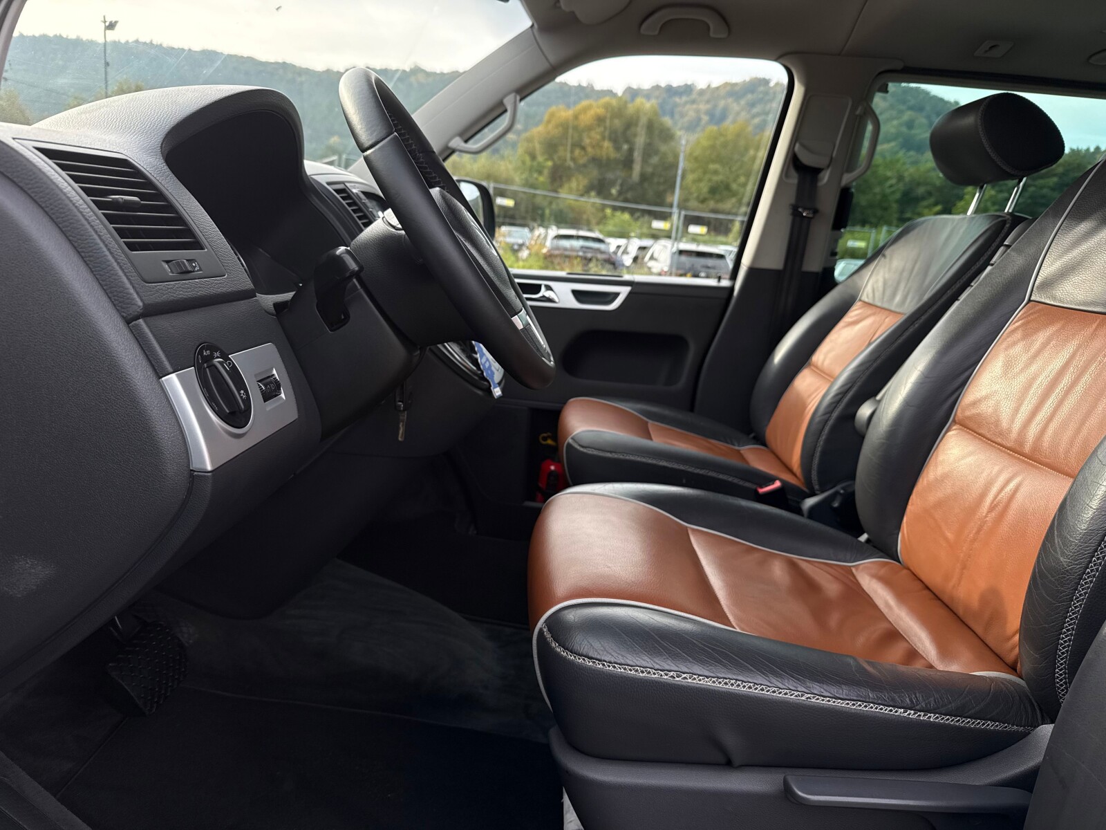 Volkswagen Multivan - zdjęcie 10