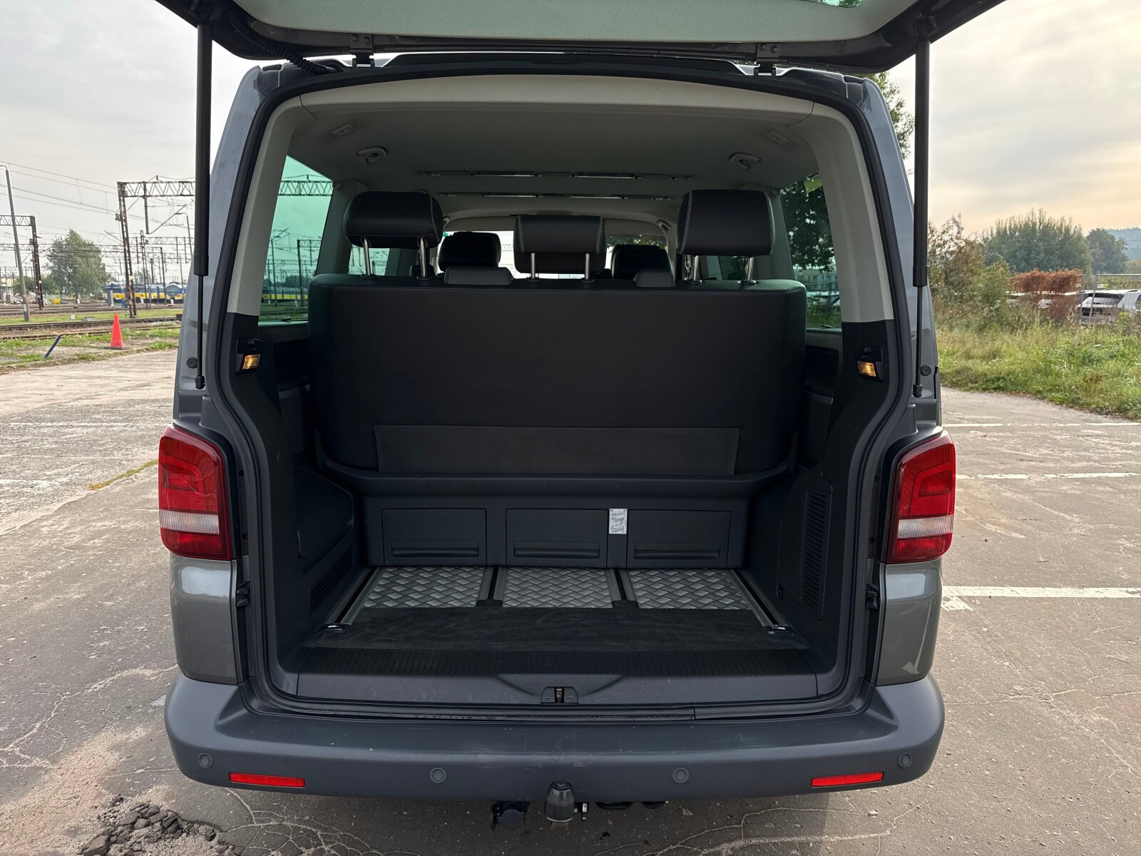 Volkswagen Multivan - zdjęcie 31