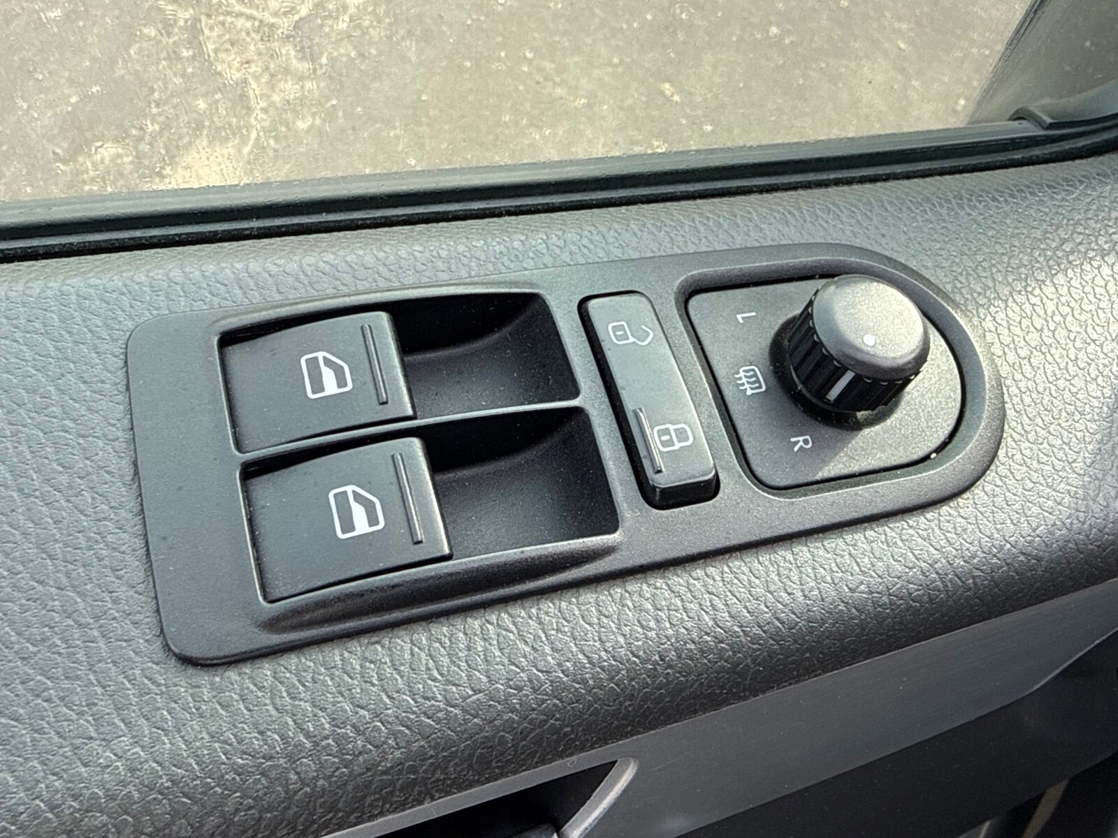 Volkswagen Multivan - zdjęcie 17