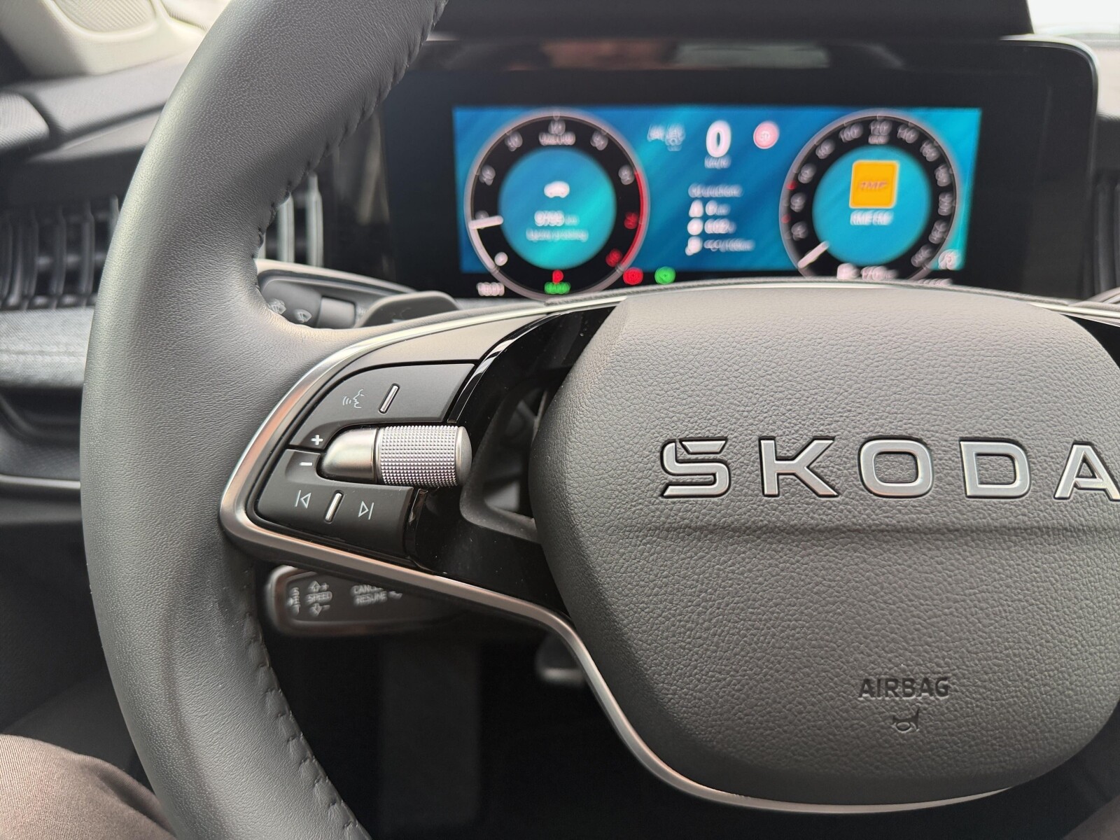 Škoda Superb - zdjęcie 18