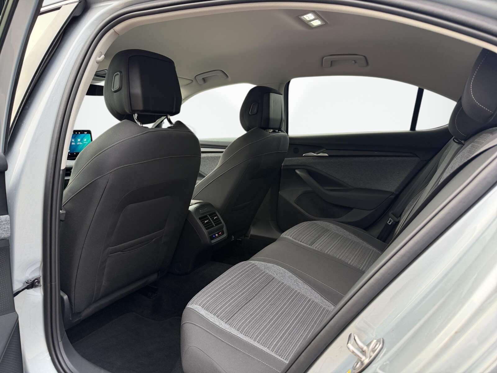 Škoda Superb - zdjęcie 36