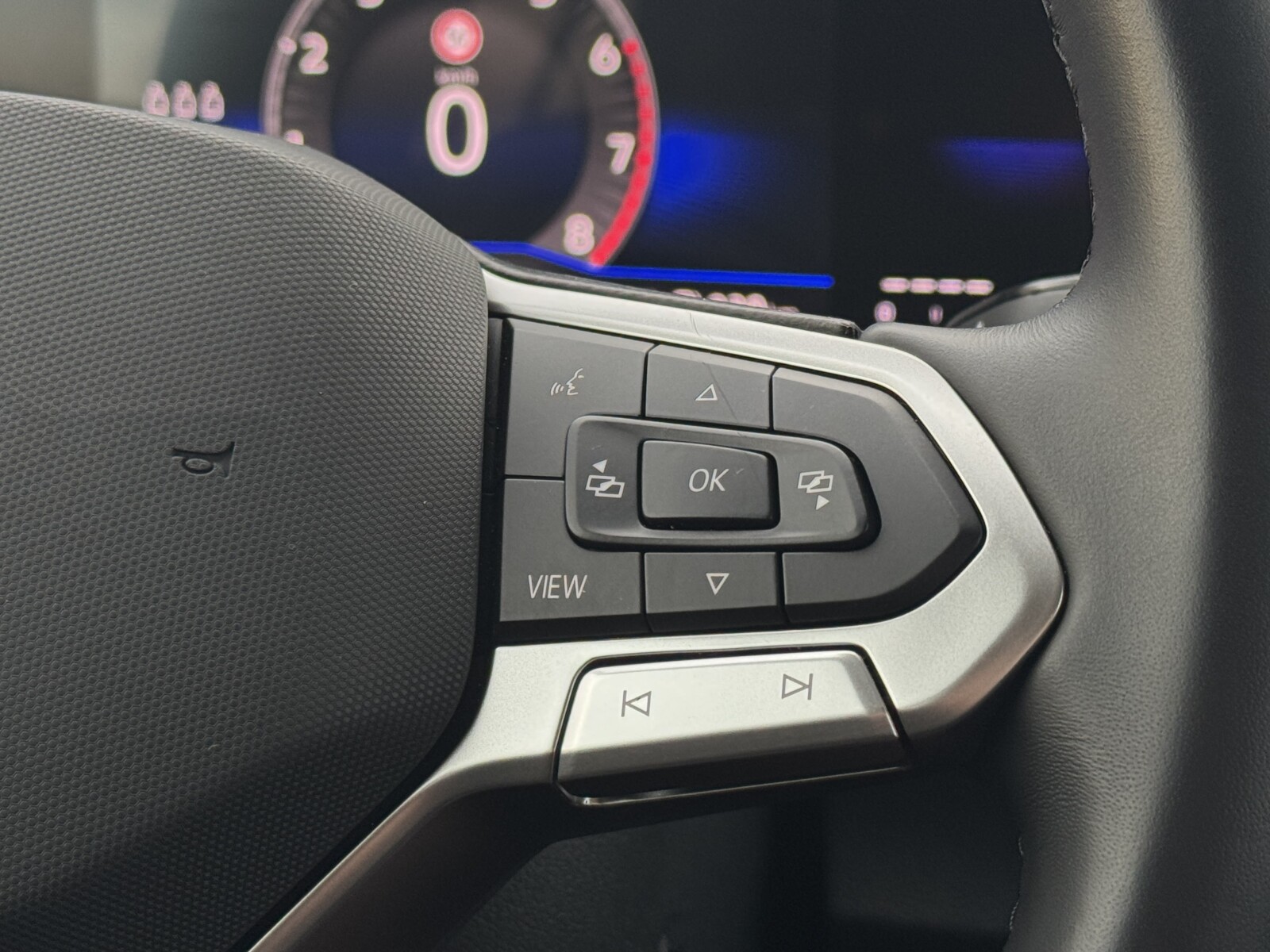 Volkswagen T-Roc - zdjęcie 13