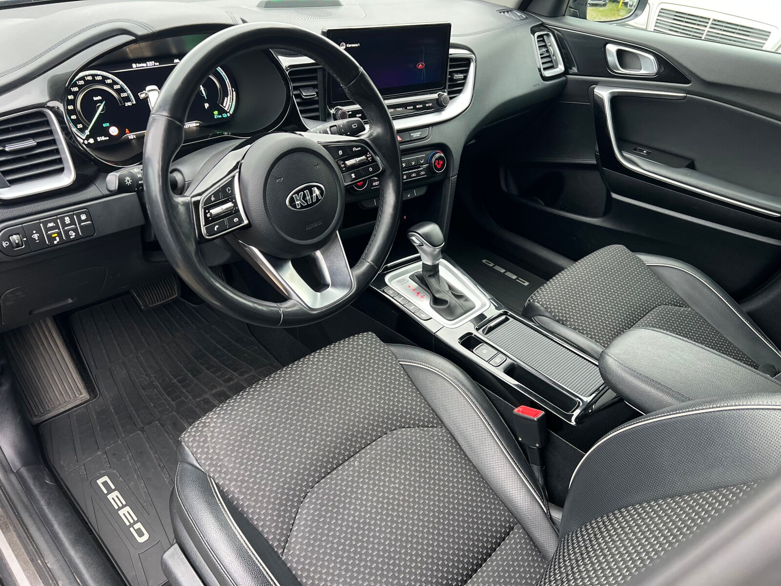 Kia Ceed - zdjęcie 10