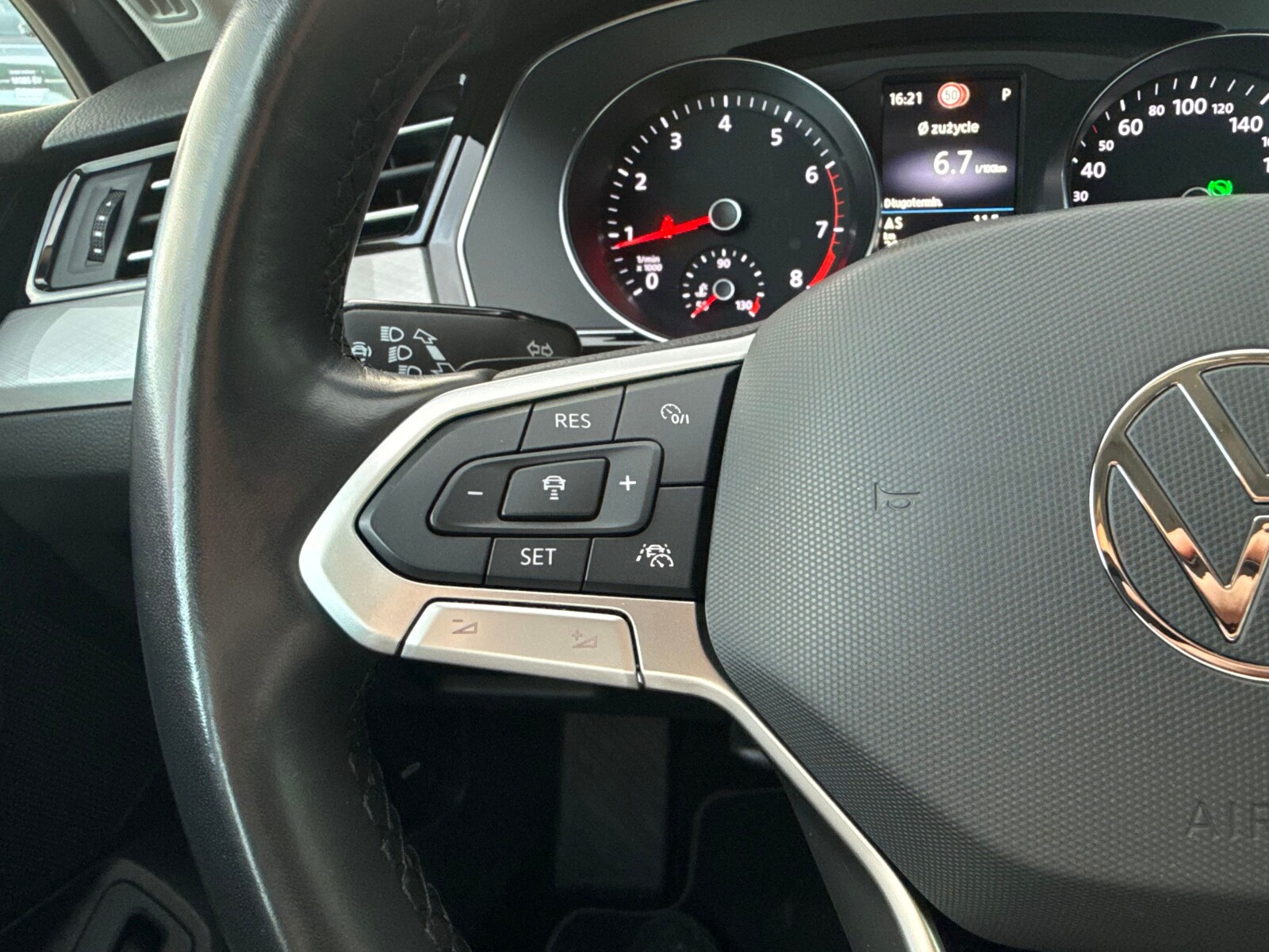 Volkswagen Passat Variant - zdjęcie 21