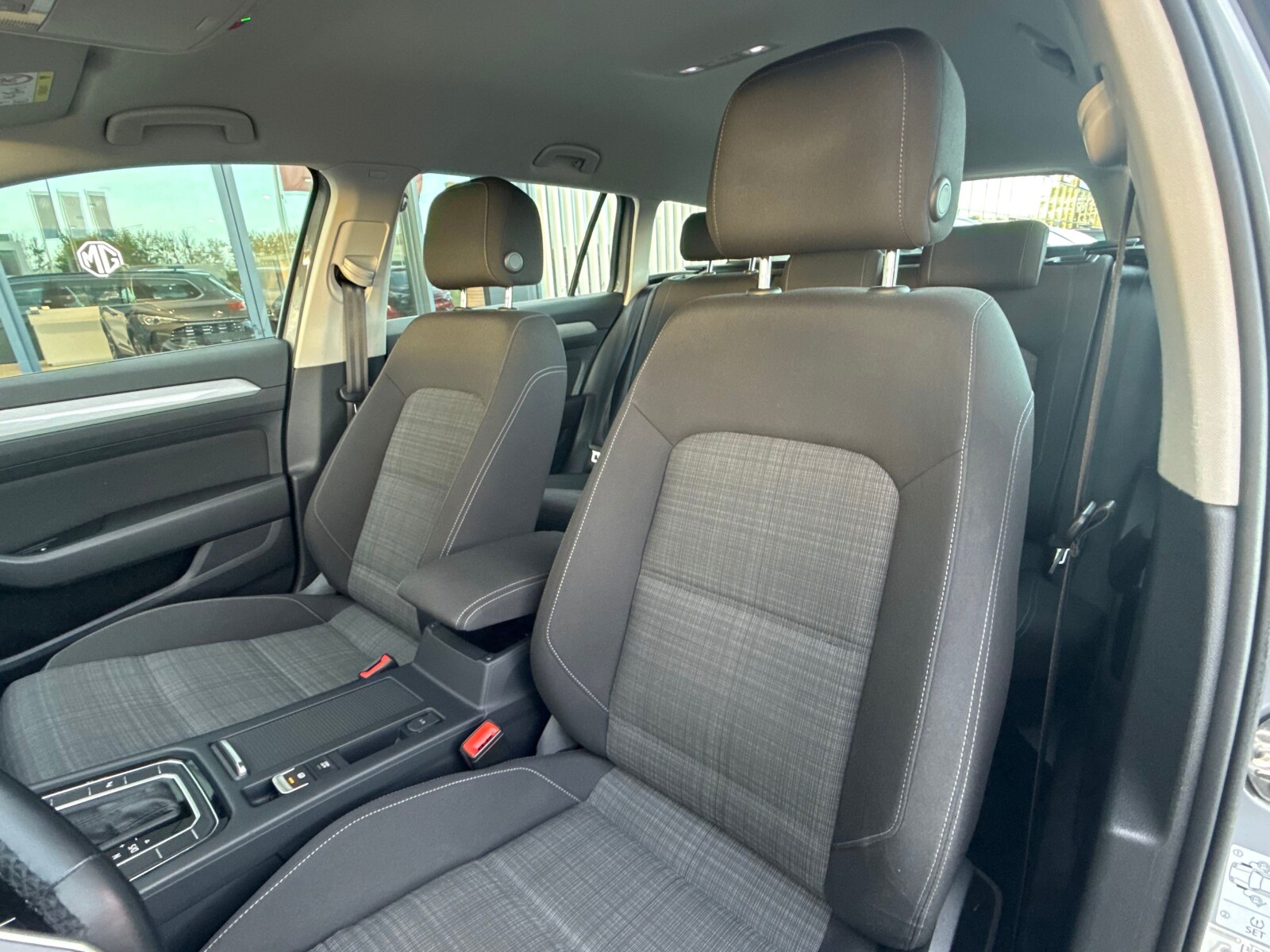 Volkswagen Passat Variant - zdjęcie 11