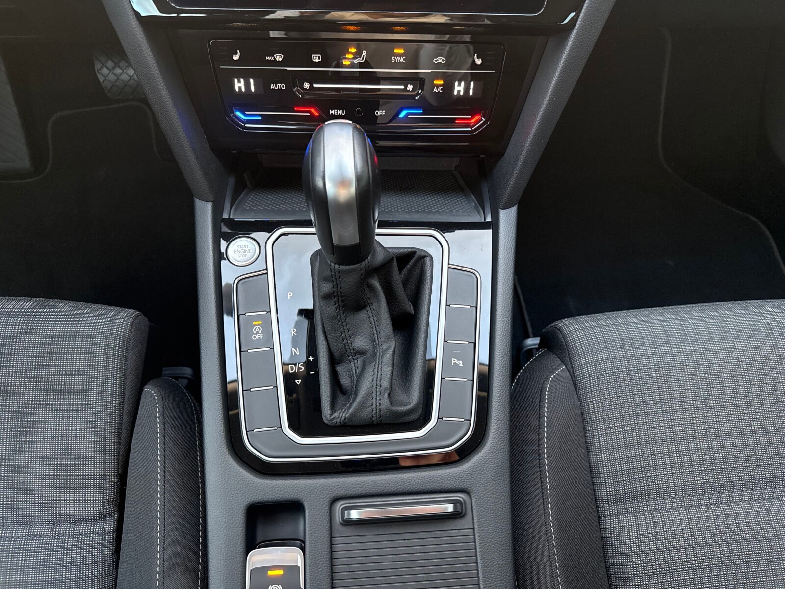 Volkswagen Passat Variant - zdjęcie 15