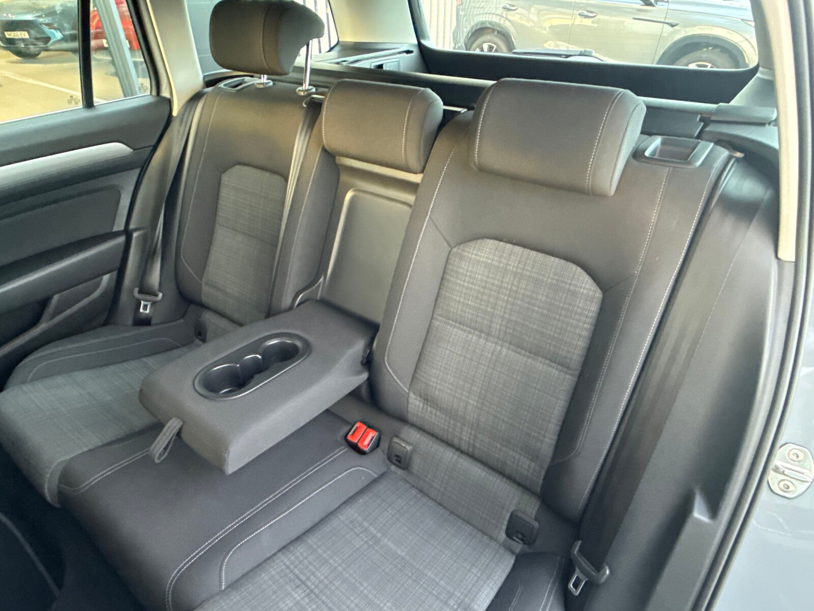 Volkswagen Passat Variant - zdjęcie 16