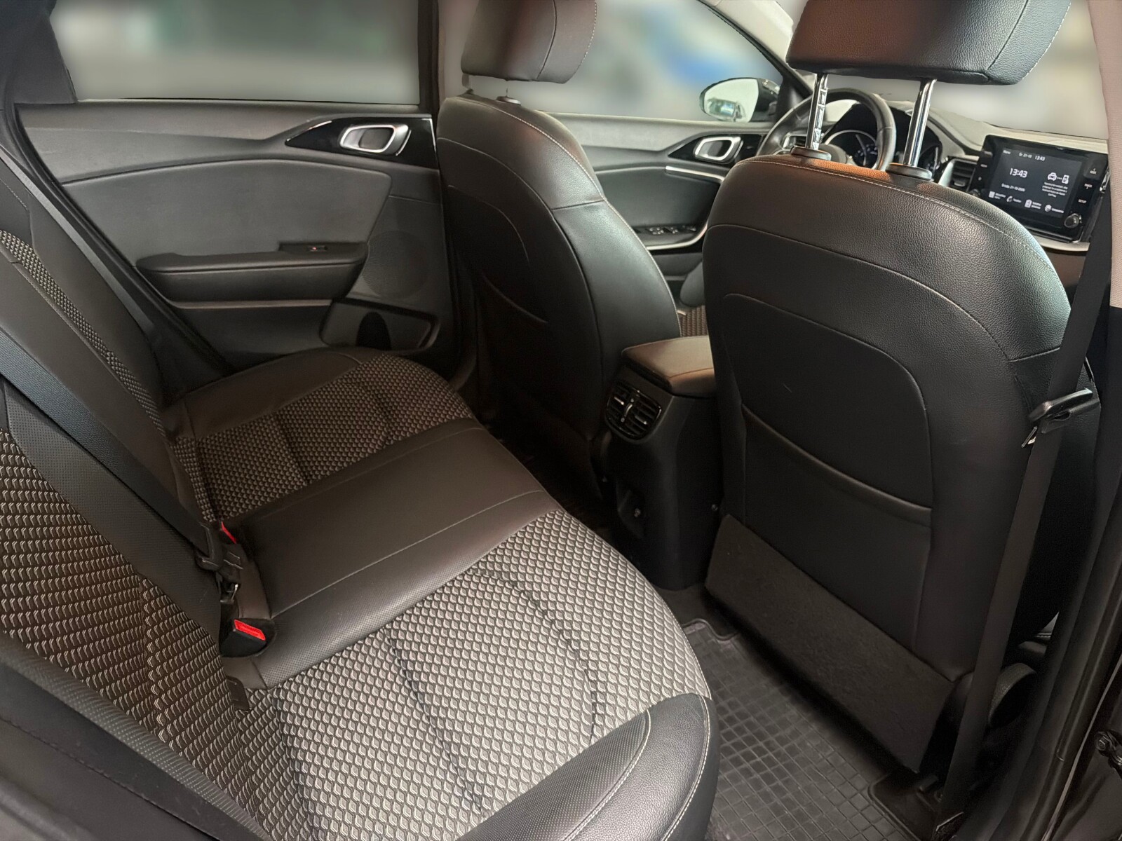 Kia Ceed - zdjęcie 14