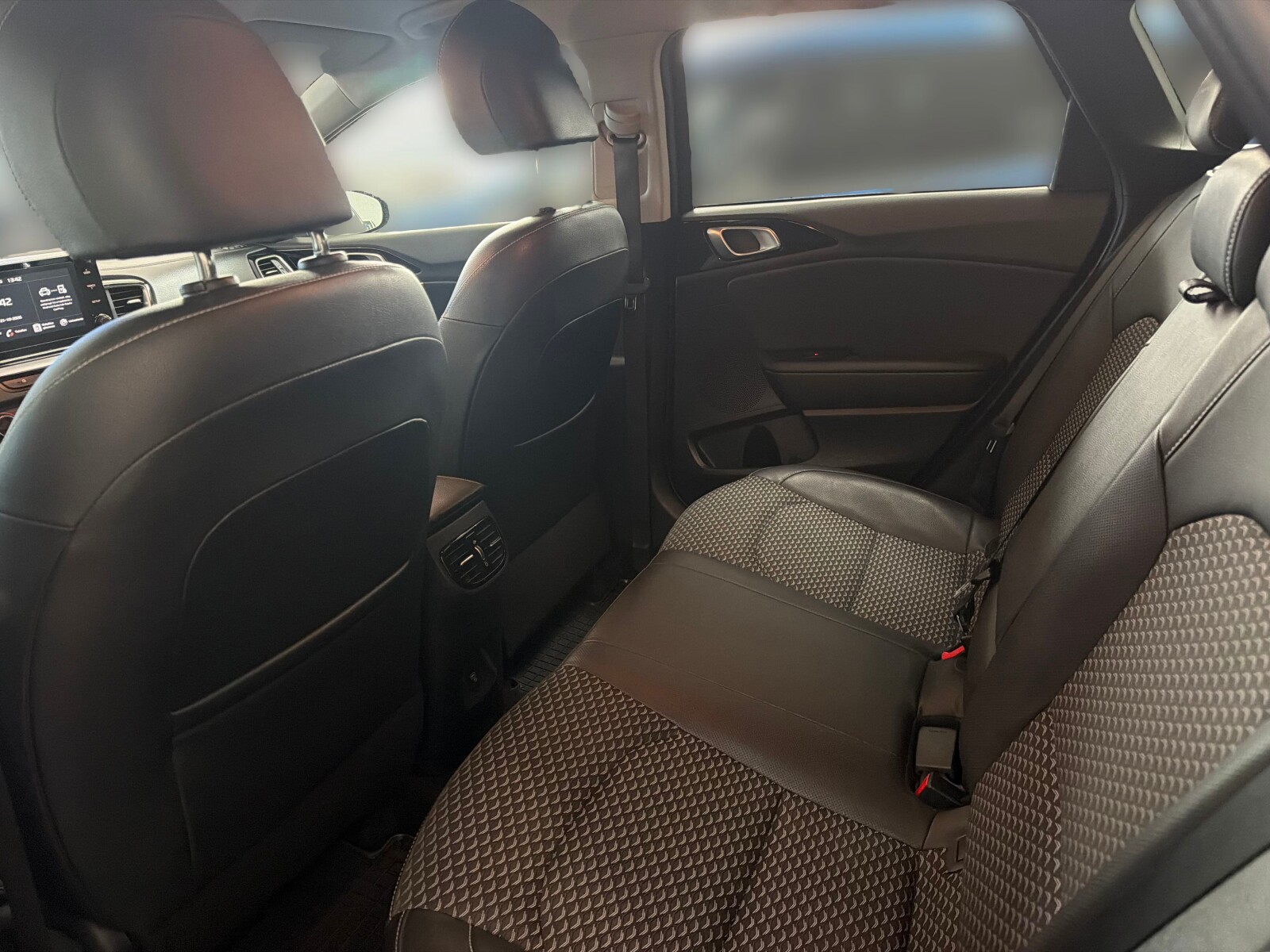 Kia Ceed - zdjęcie 12