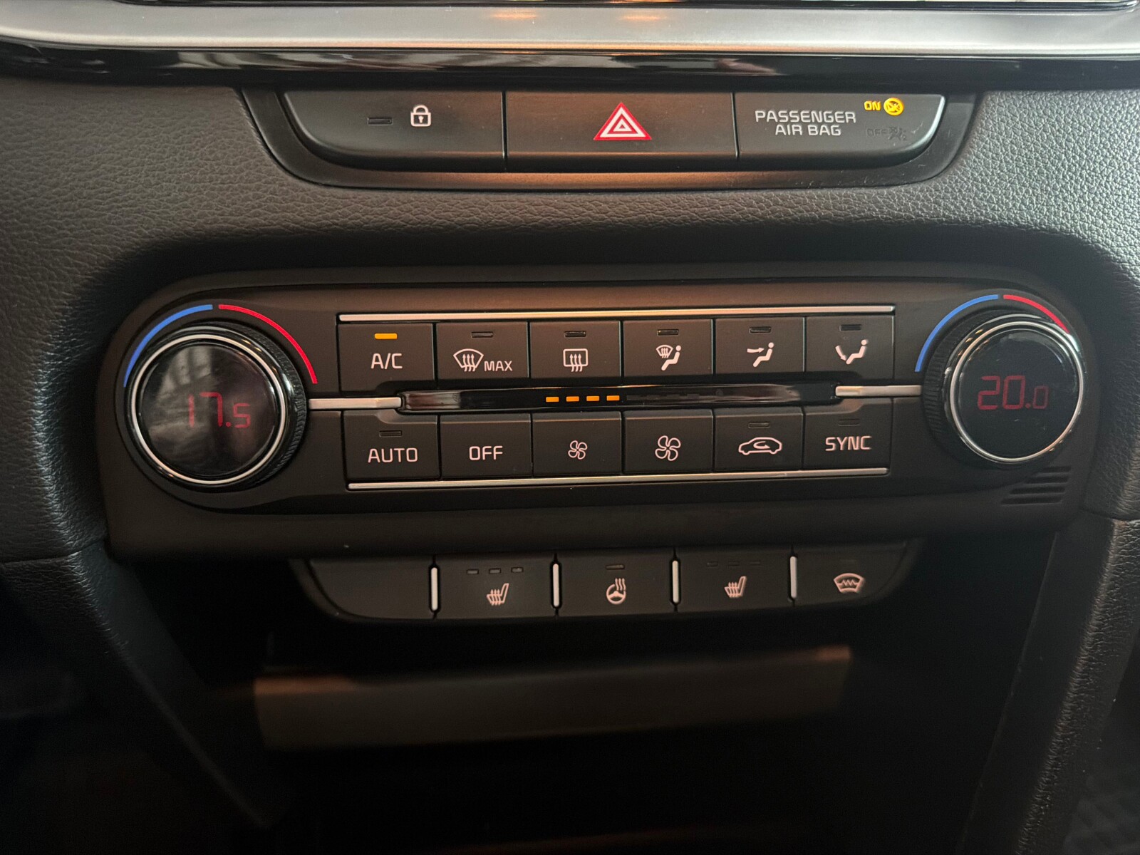 Kia Ceed - zdjęcie 23