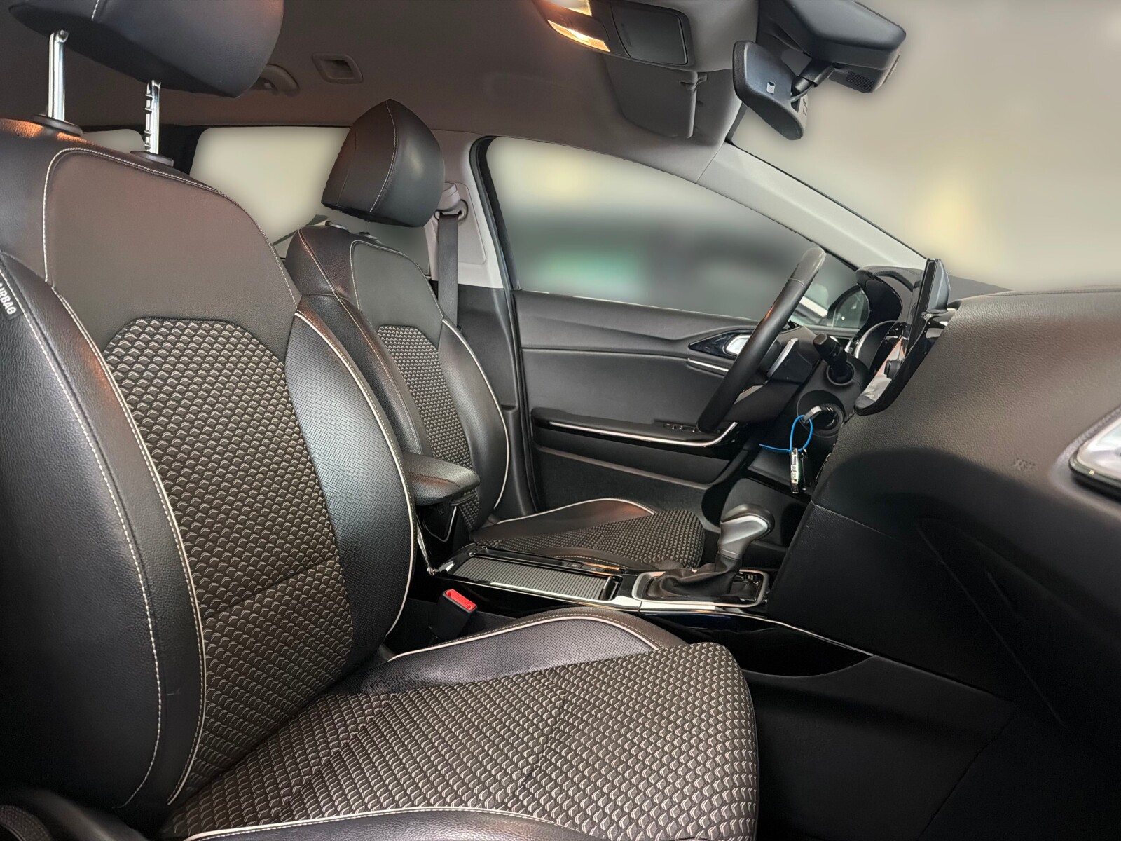 Kia Ceed - zdjęcie 17
