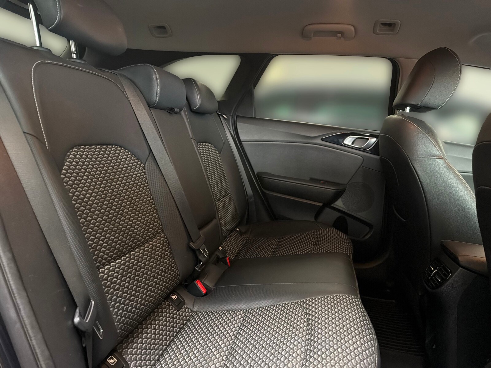 Kia Ceed - zdjęcie 15