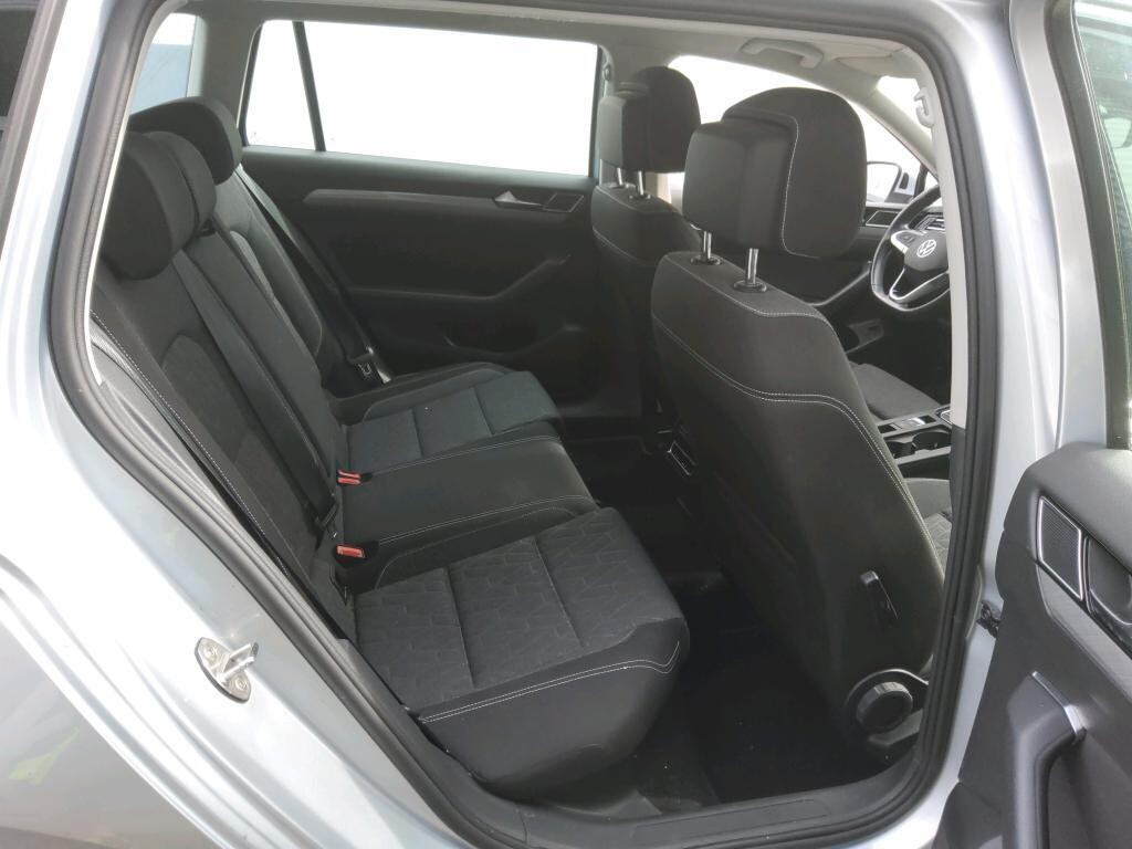 Volkswagen Passat Variant - zdjęcie 6