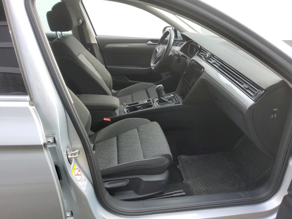 Volkswagen Passat Variant - zdjęcie 5