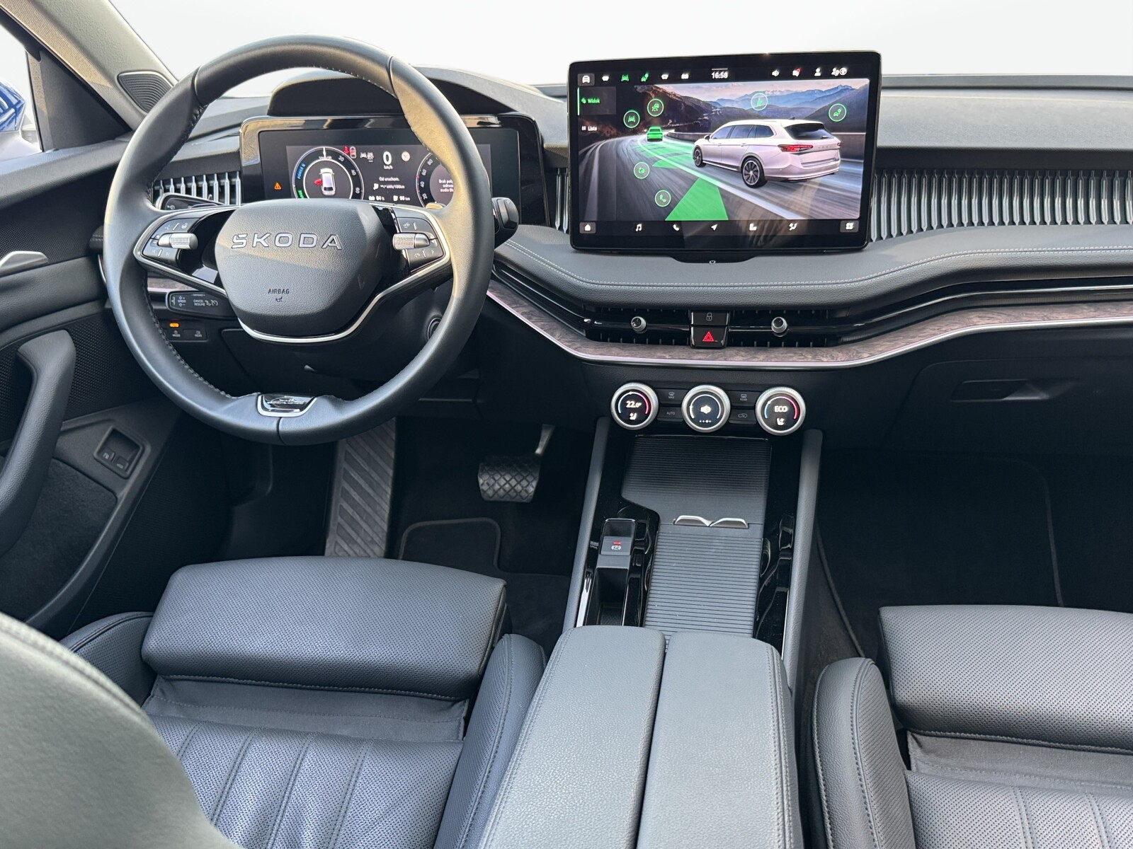 Škoda Superb Combi - zdjęcie 15