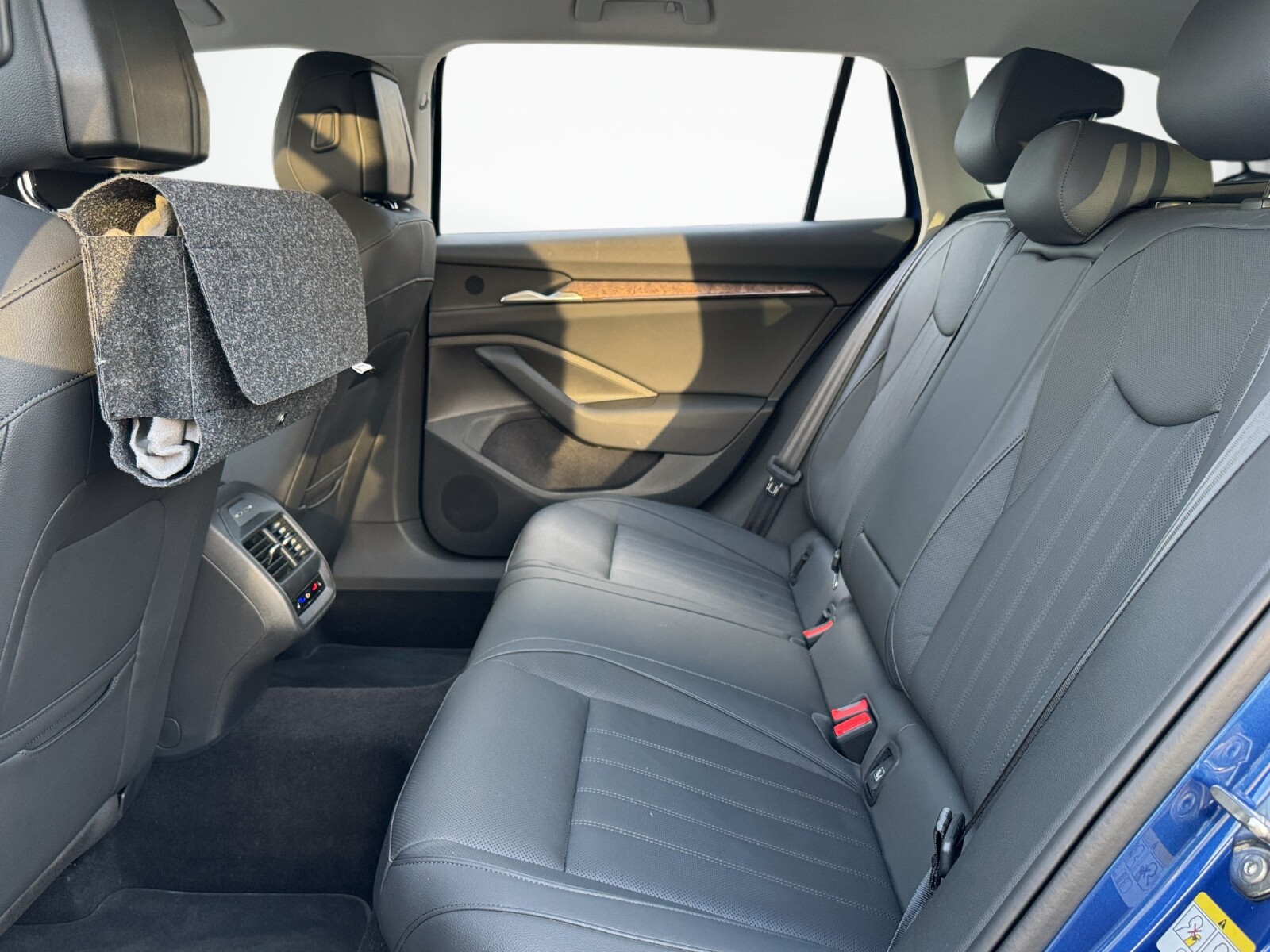 Škoda Superb Combi - zdjęcie 12