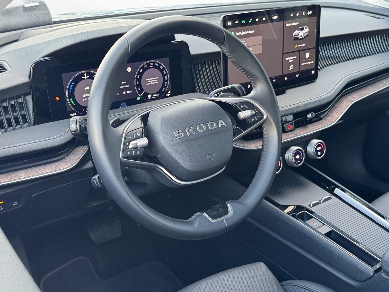 Škoda Superb Combi - zdjęcie 21