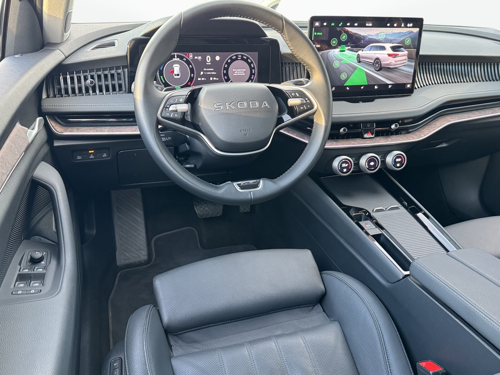 Škoda Superb Combi - zdjęcie 14