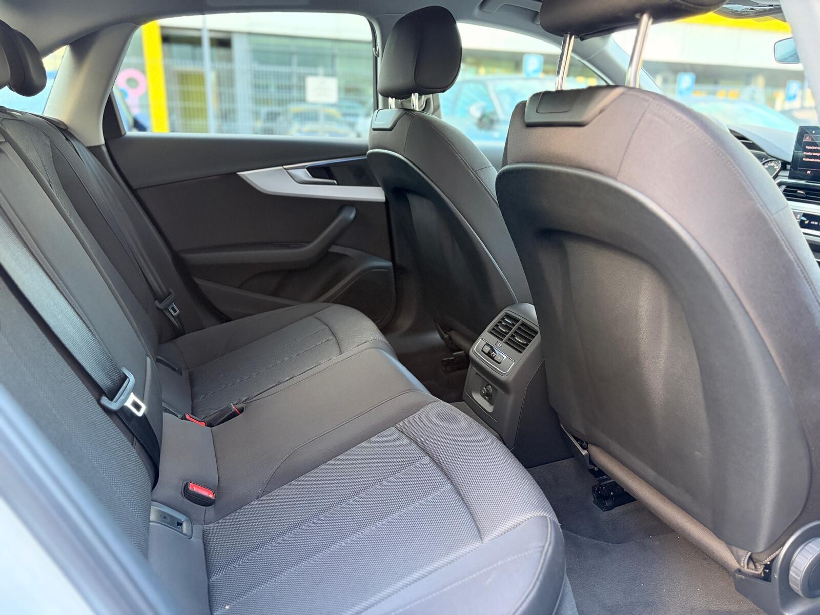 Audi A4 Limousine - zdjęcie 20