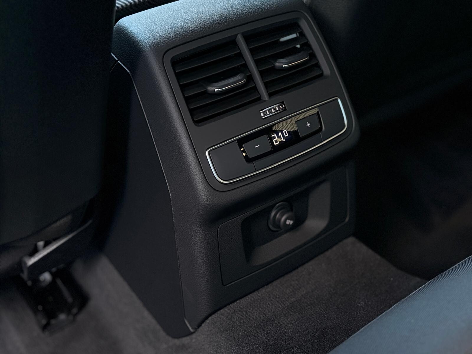 Audi A4 Limousine - zdjęcie 18