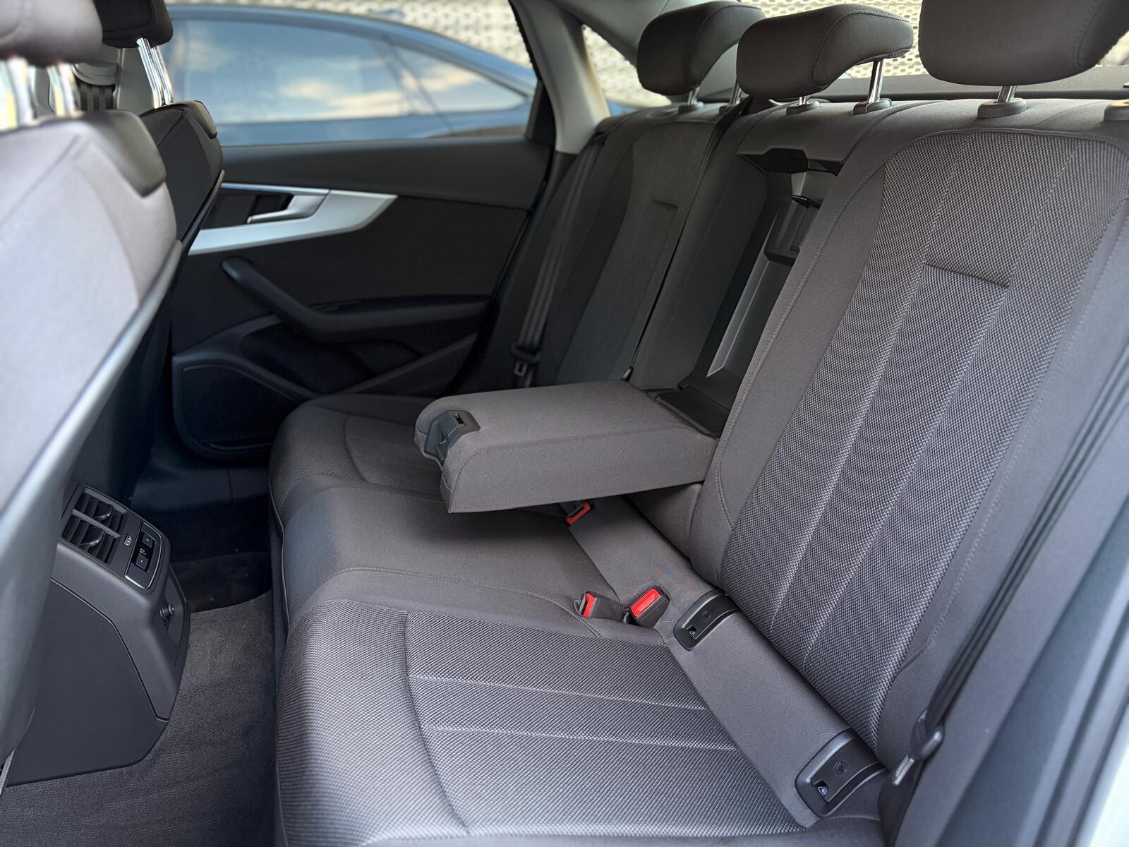 Audi A4 Limousine - zdjęcie 17