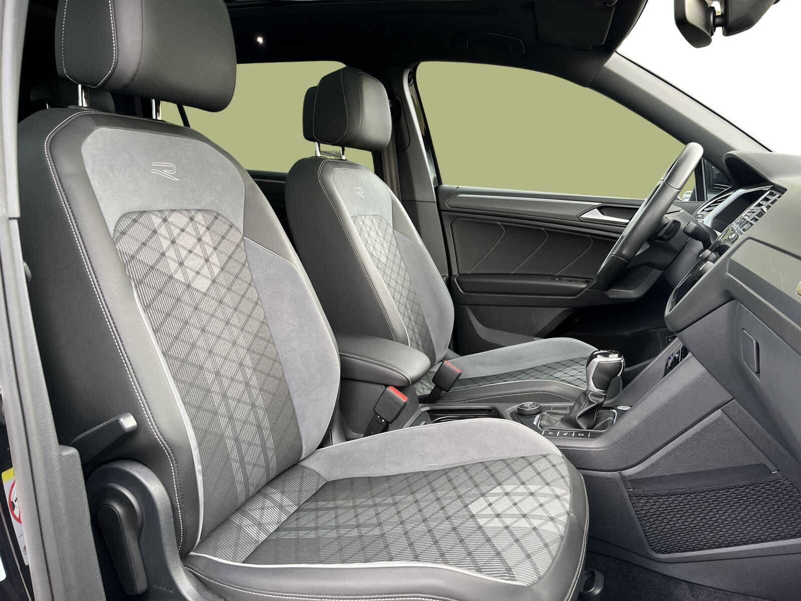 Volkswagen Tiguan Allspace - zdjęcie 20