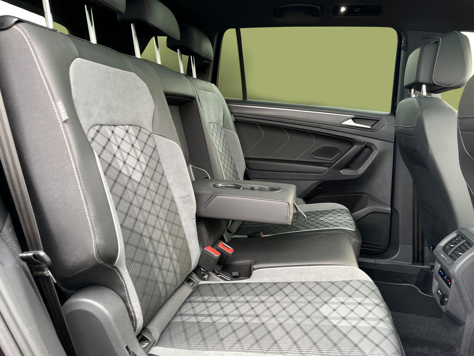 Volkswagen Tiguan Allspace - zdjęcie 19