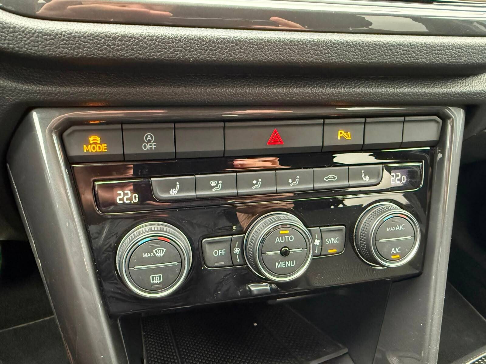Volkswagen T-Roc - zdjęcie 29