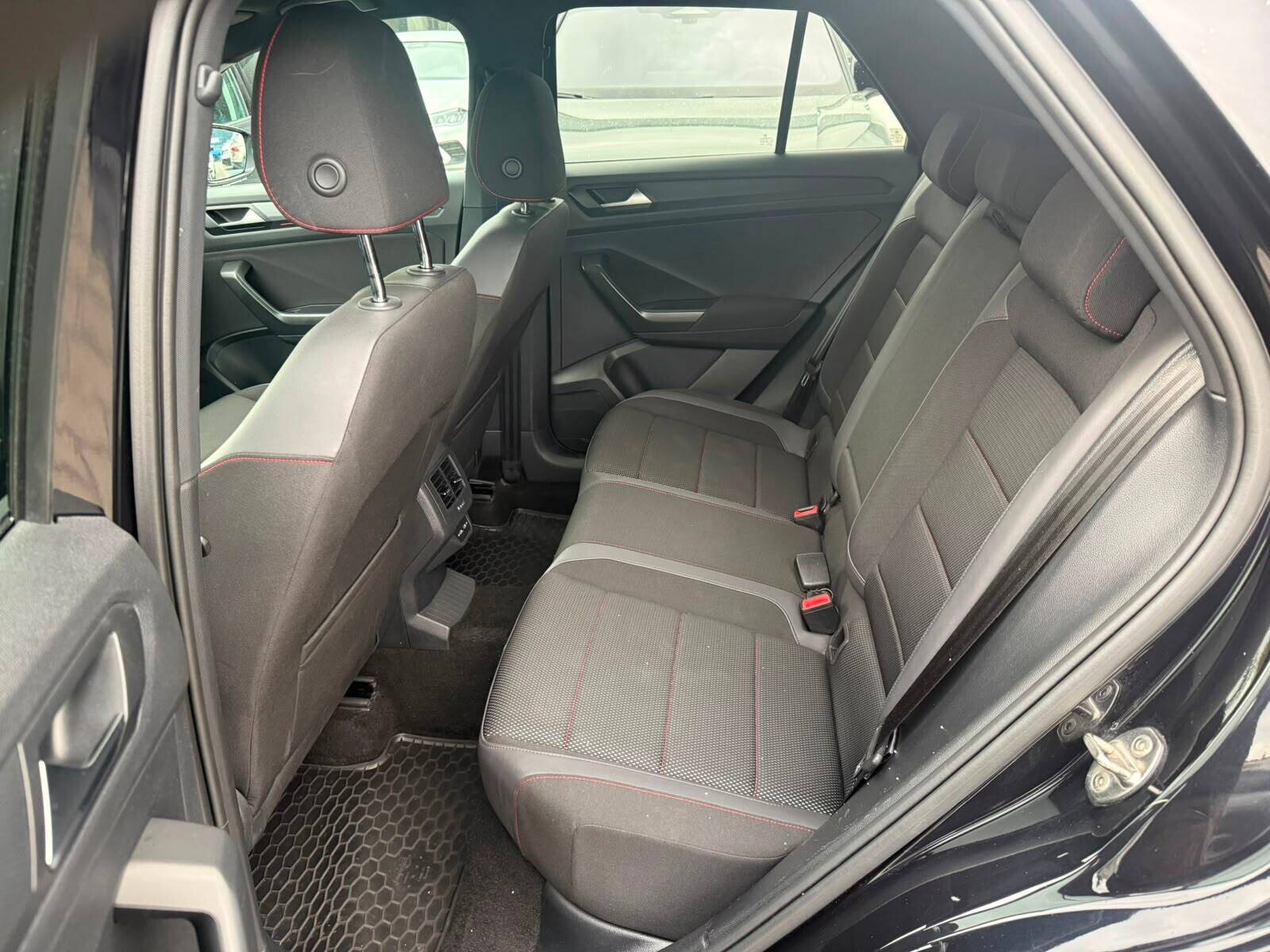 Volkswagen T-Roc - zdjęcie 13