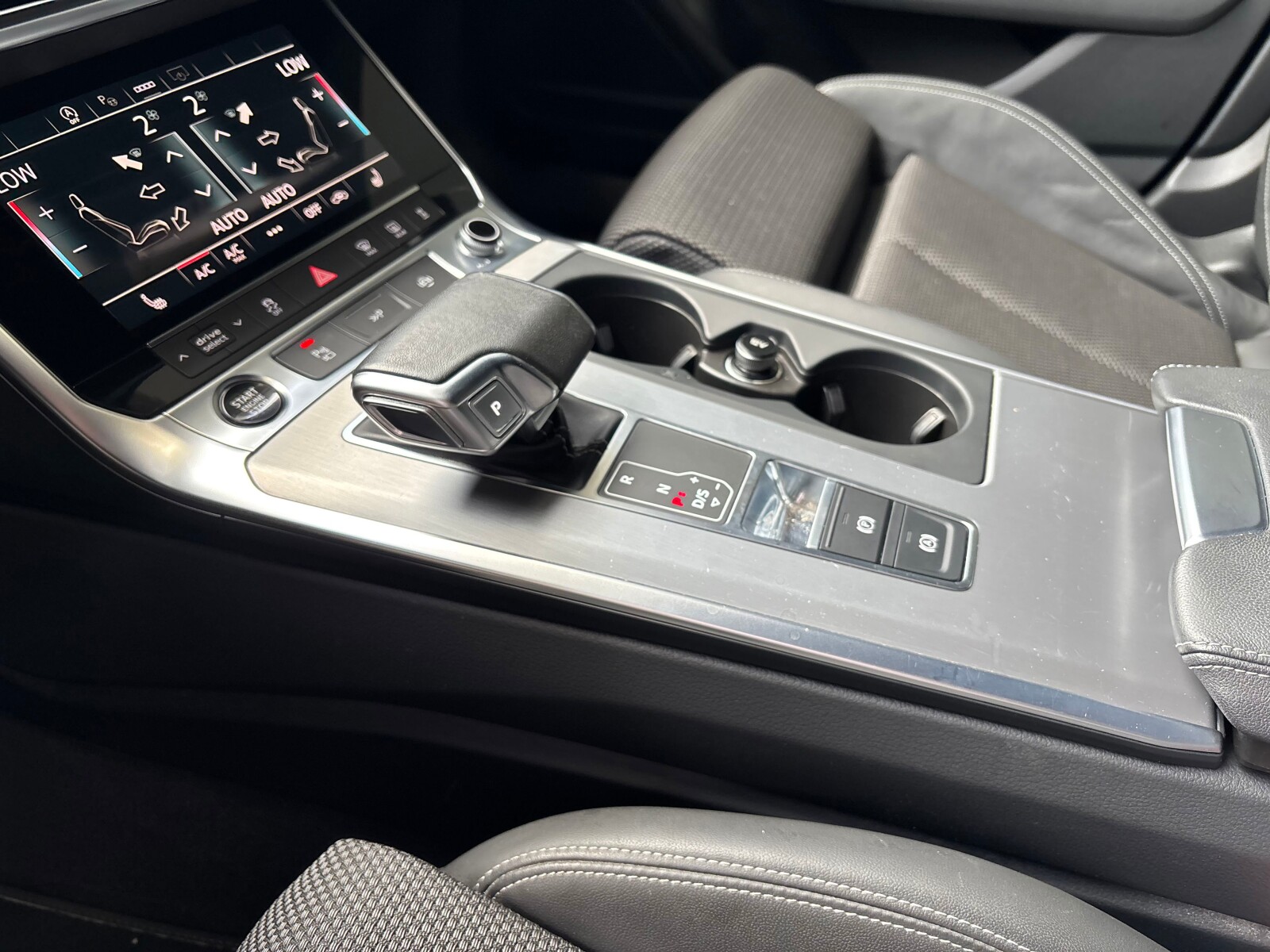 Audi A6 Avant - zdjęcie 19