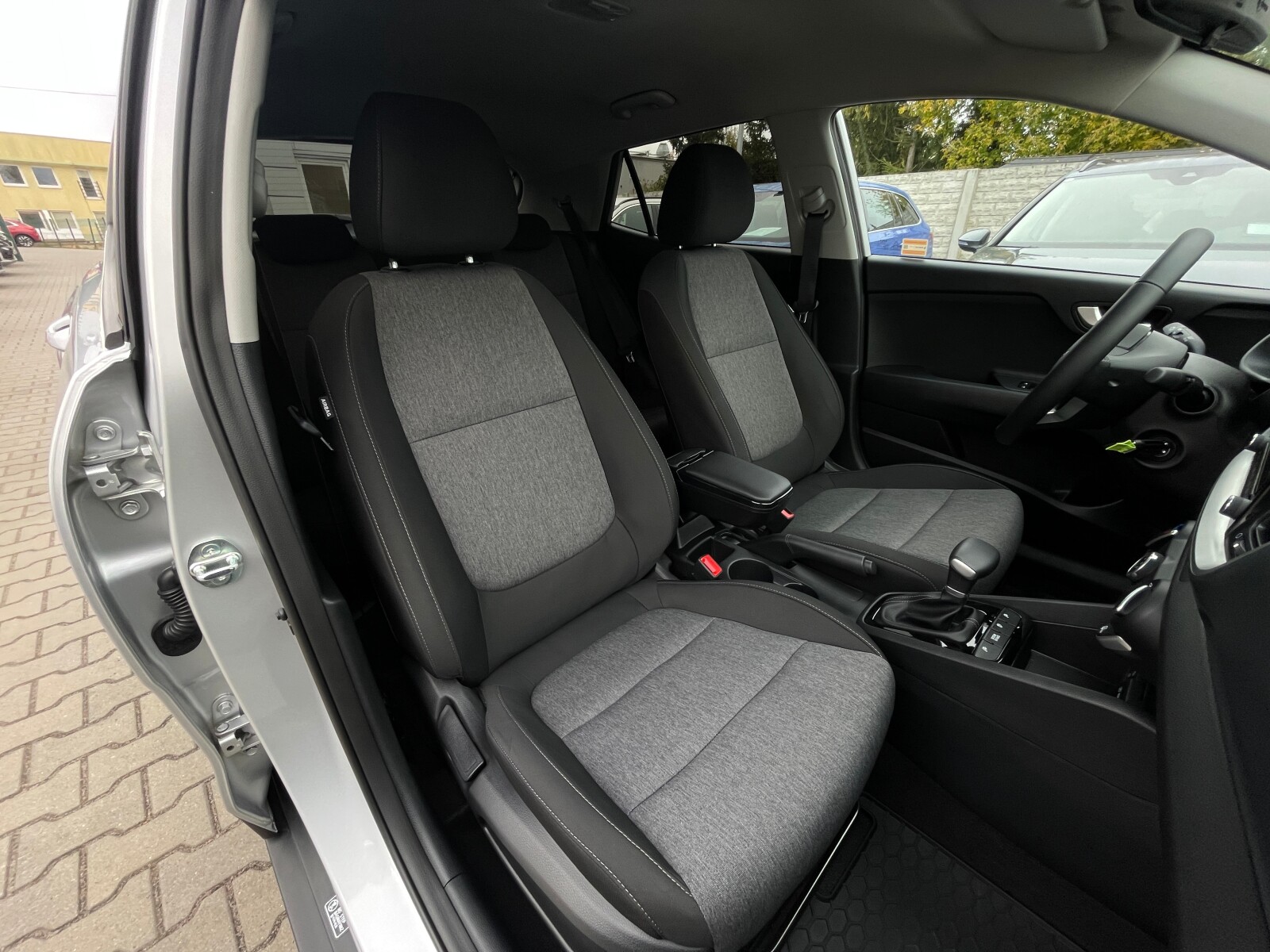 Kia Stonic - zdjęcie 16
