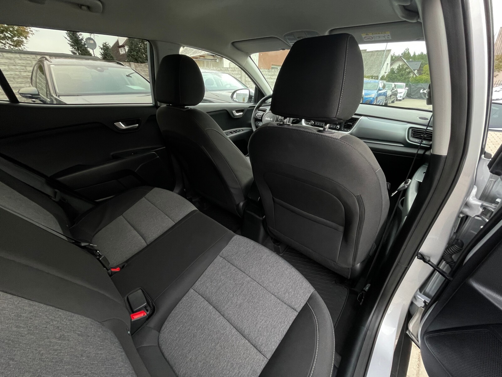 Kia Stonic - zdjęcie 14