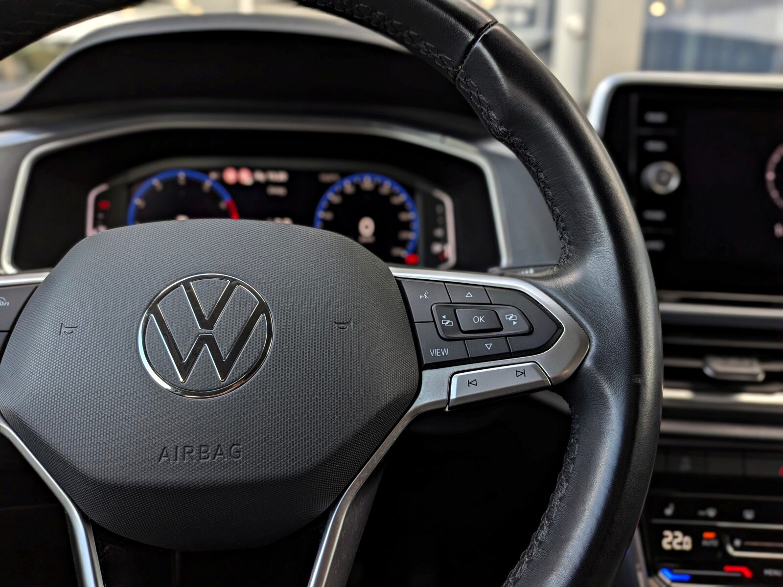 Volkswagen T-Roc - zdjęcie 19