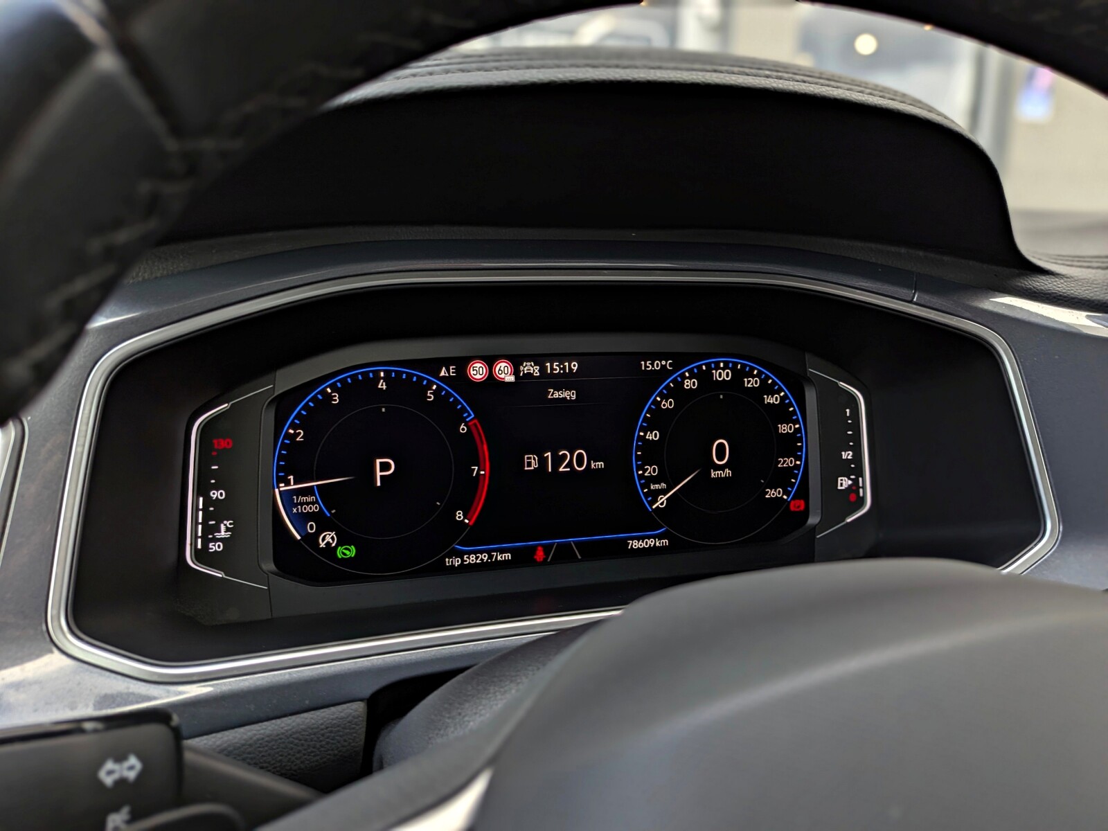 Volkswagen T-Roc - zdjęcie 22