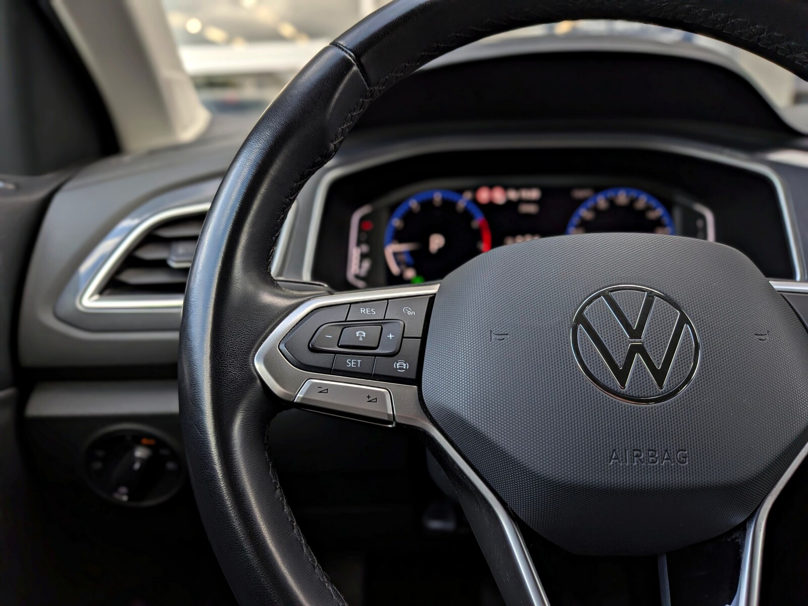 Volkswagen T-Roc - zdjęcie 18