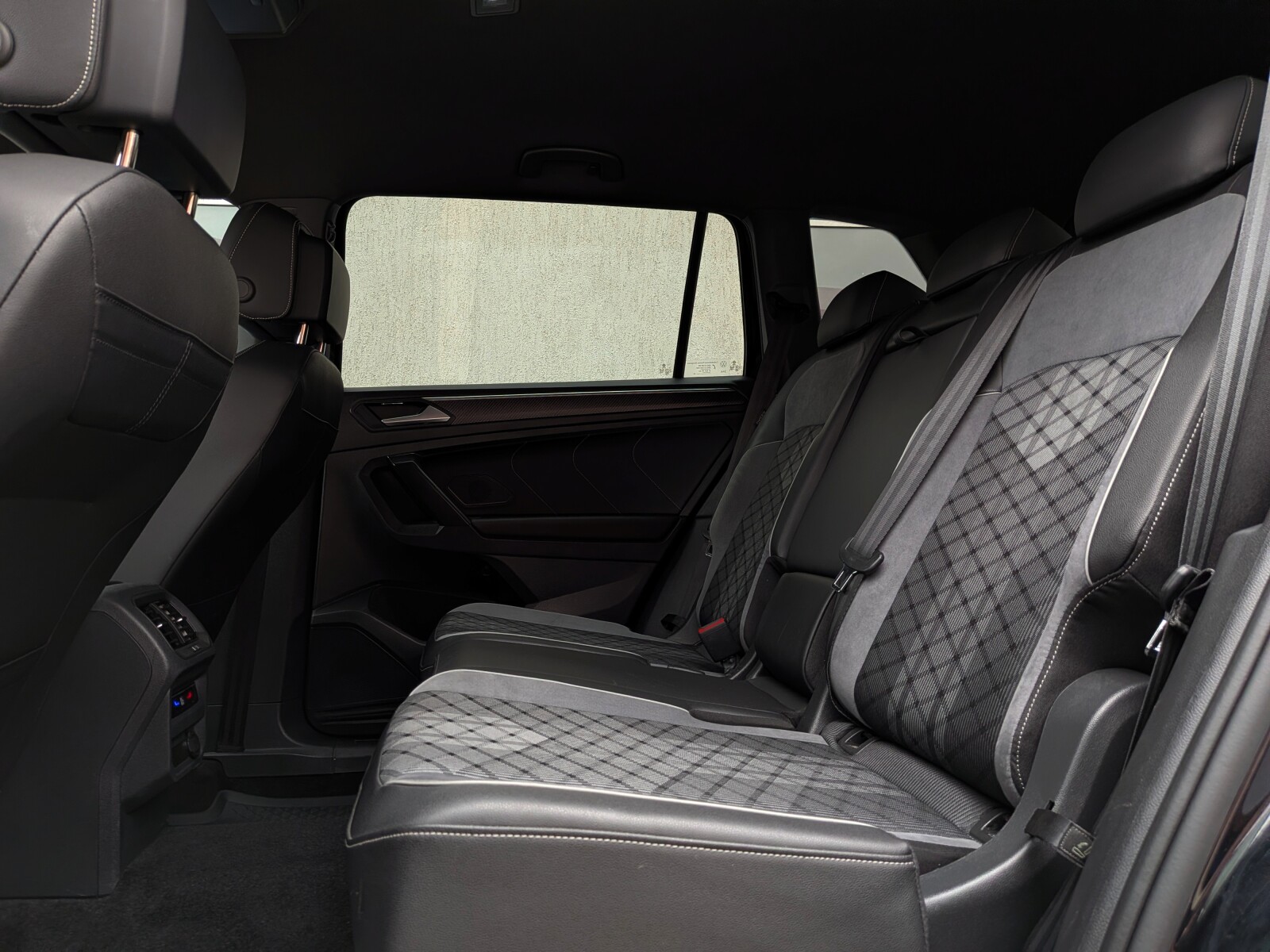 Volkswagen Tiguan Allspace - zdjęcie 10