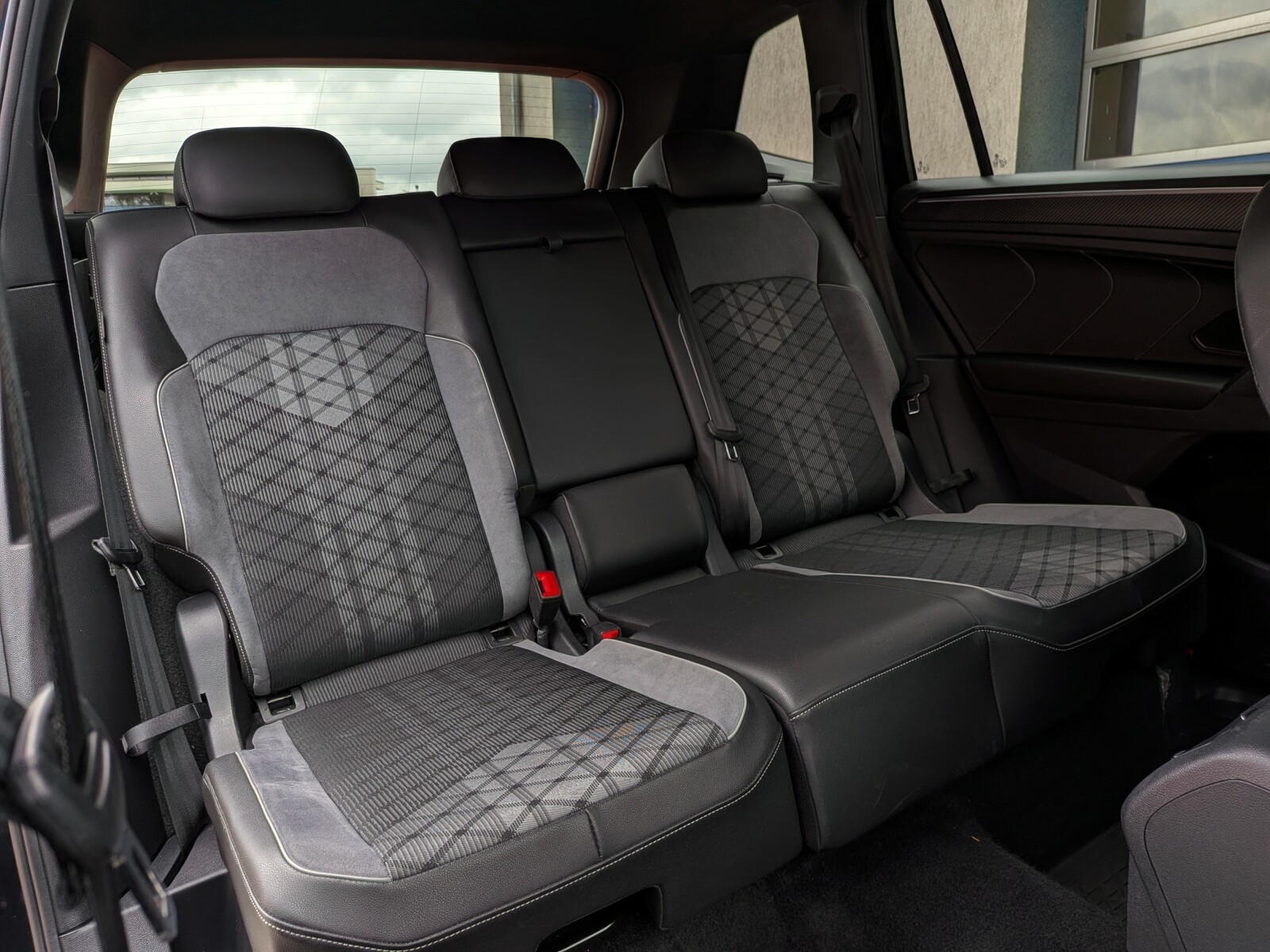 Volkswagen Tiguan Allspace - zdjęcie 12