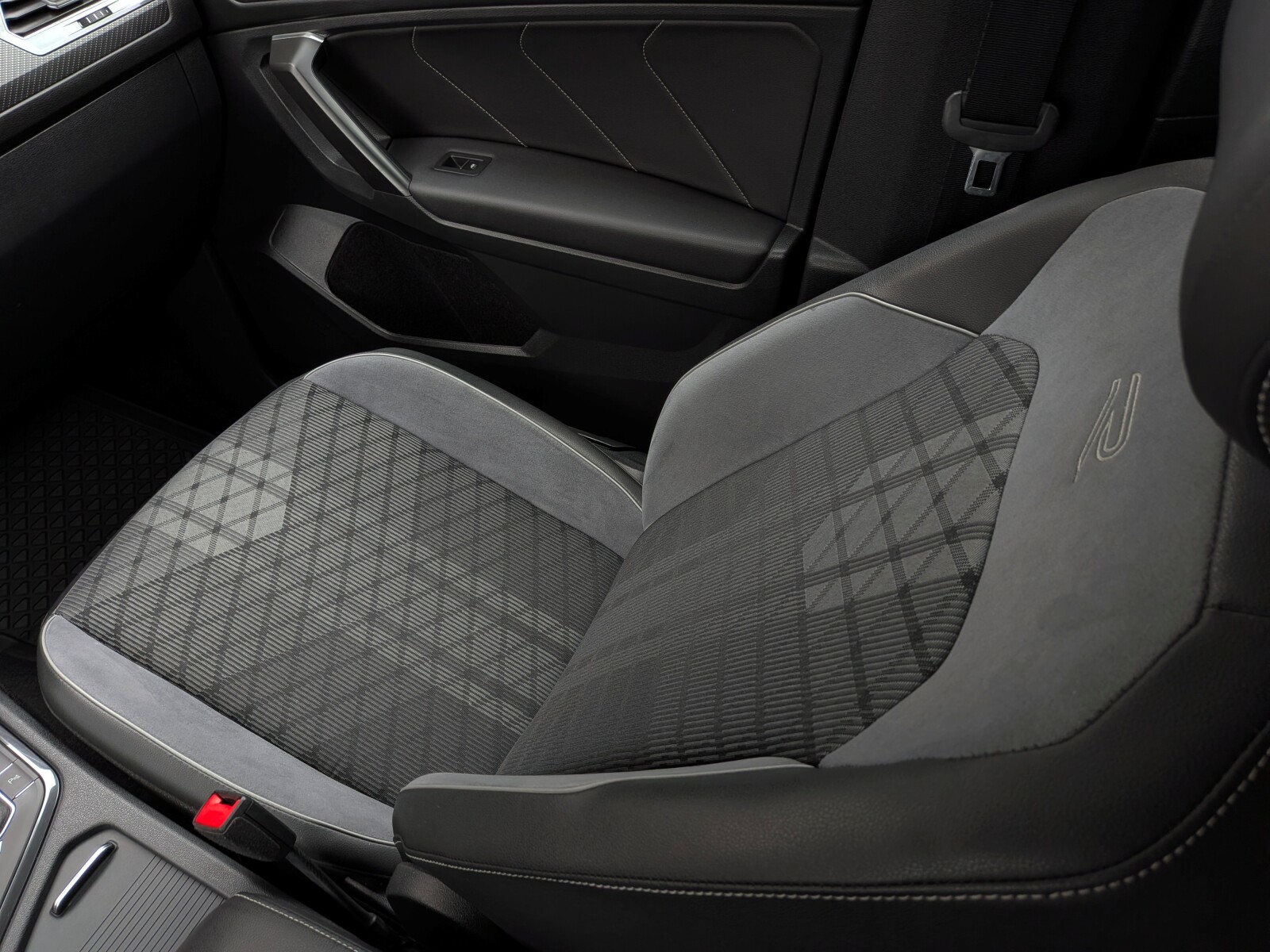 Volkswagen Tiguan Allspace - zdjęcie 14