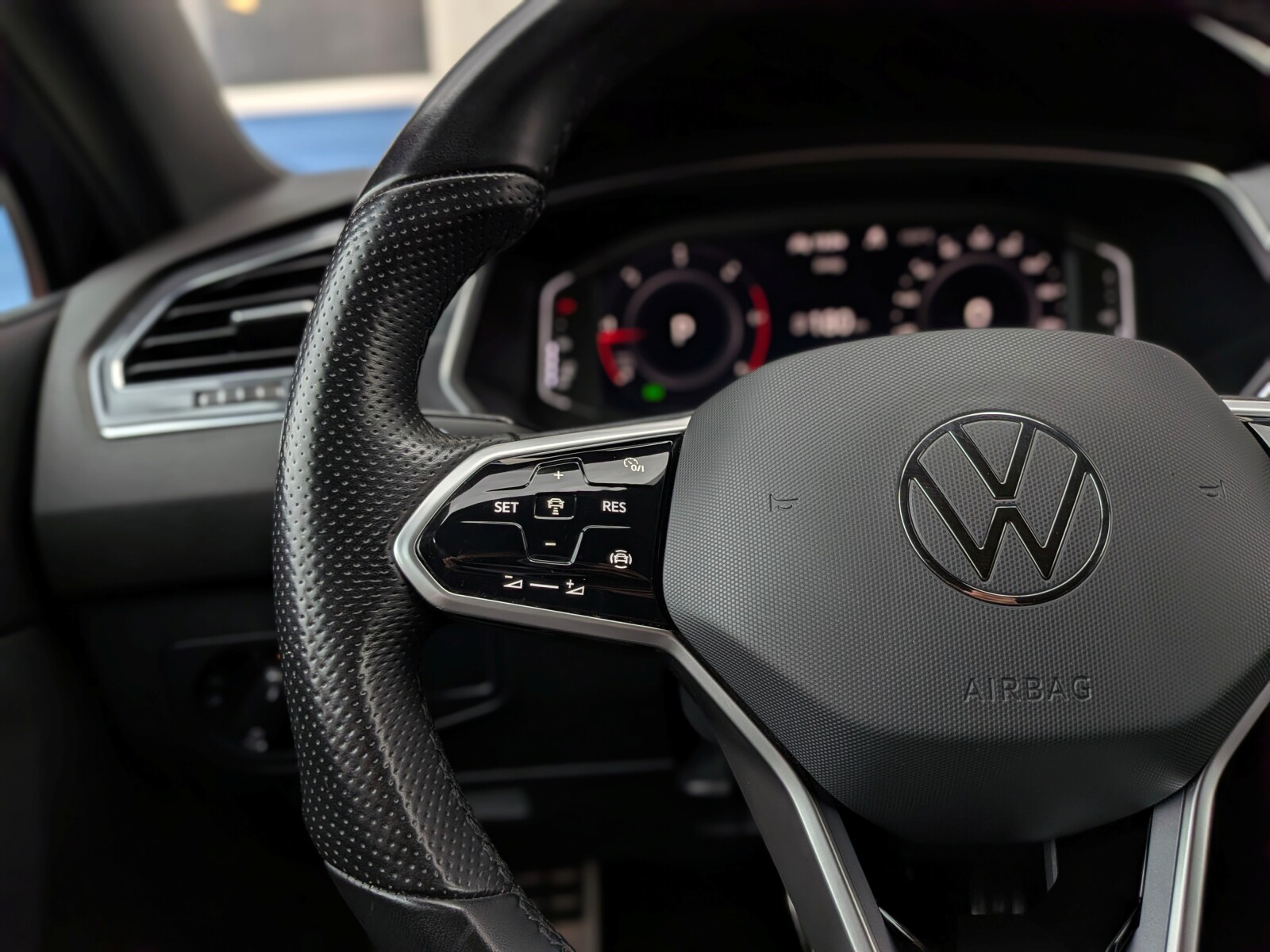 Volkswagen Tiguan Allspace - zdjęcie 19