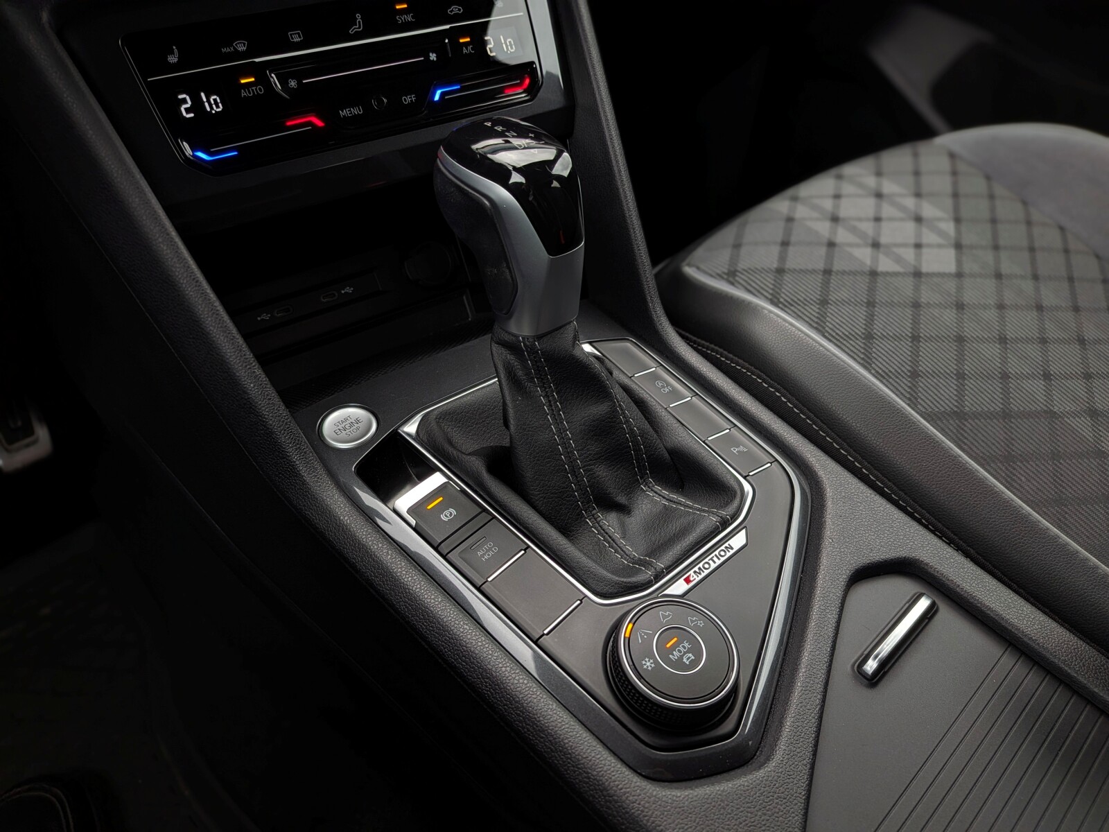 Volkswagen Tiguan Allspace - zdjęcie 32