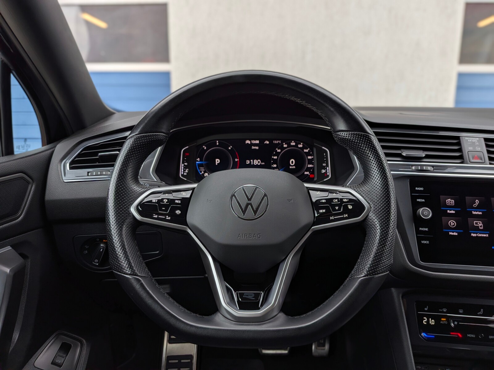 Volkswagen Tiguan Allspace - zdjęcie 18
