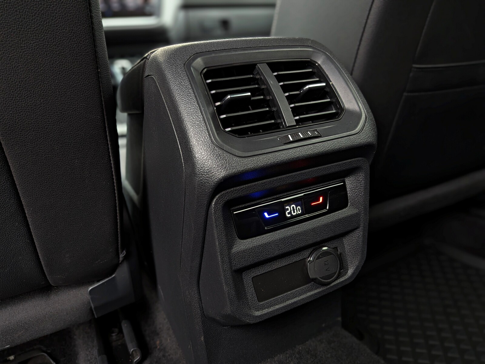 Volkswagen Tiguan Allspace - zdjęcie 35