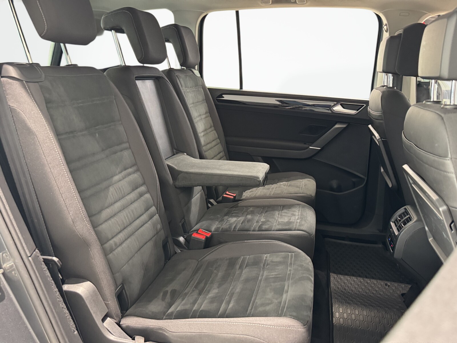Volkswagen Touran - zdjęcie 15