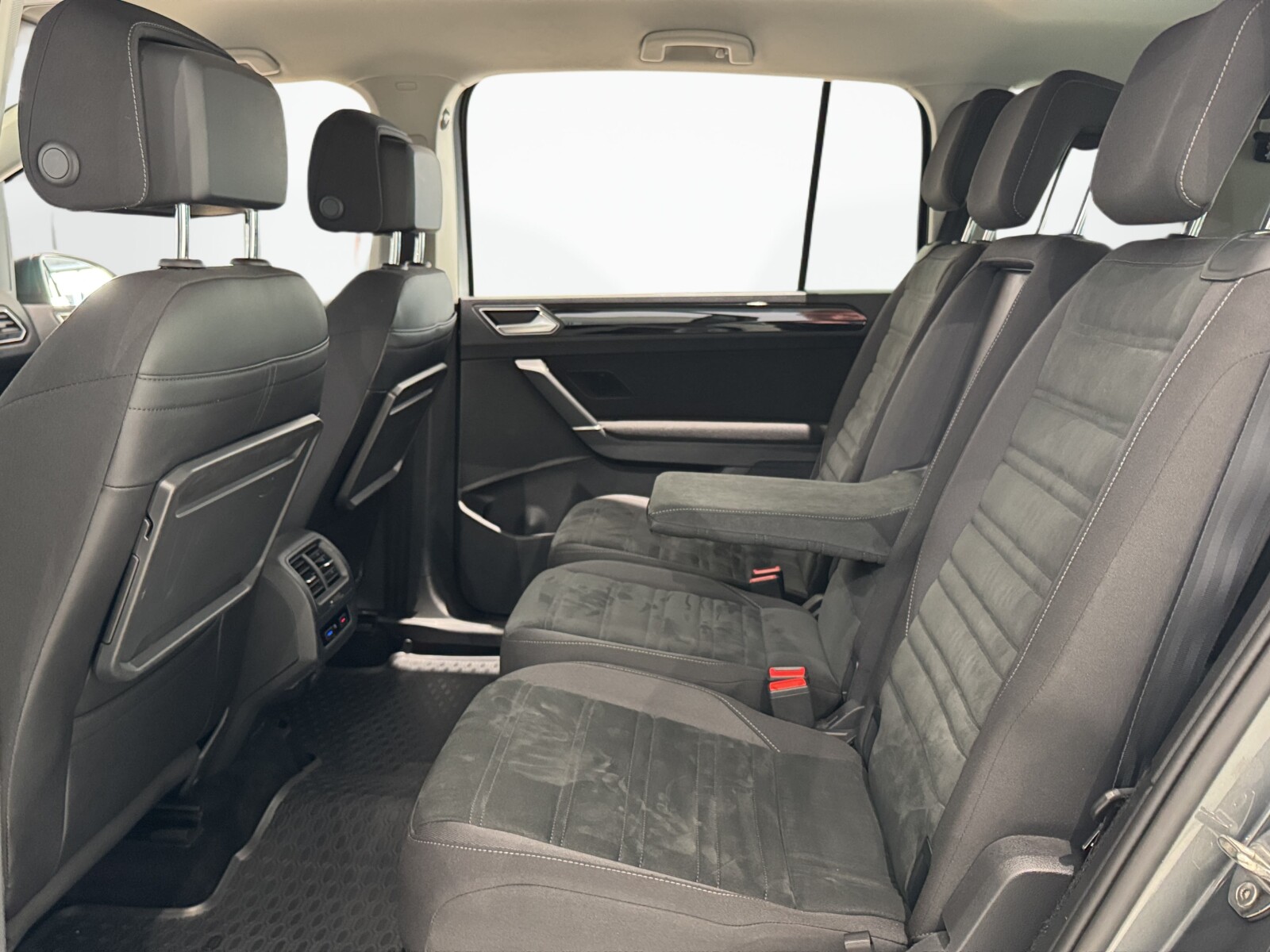 Volkswagen Touran - zdjęcie 13