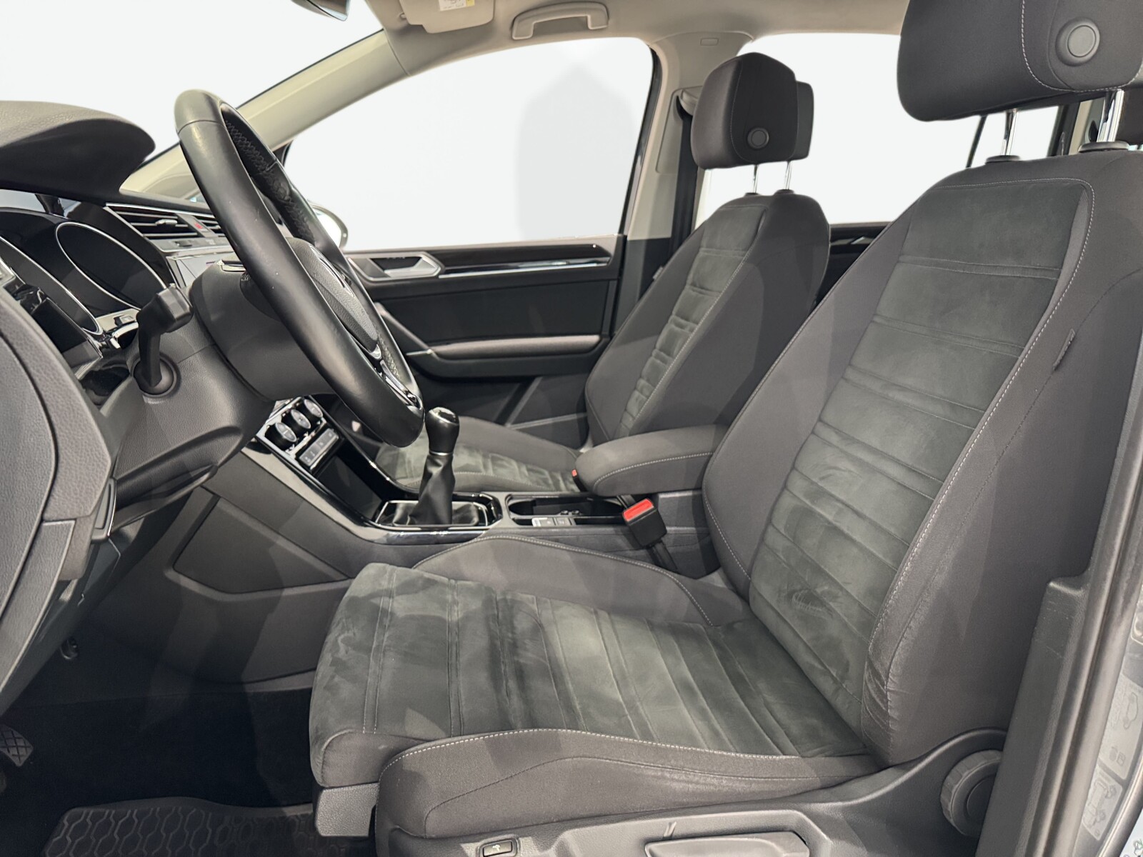 Volkswagen Touran - zdjęcie 9