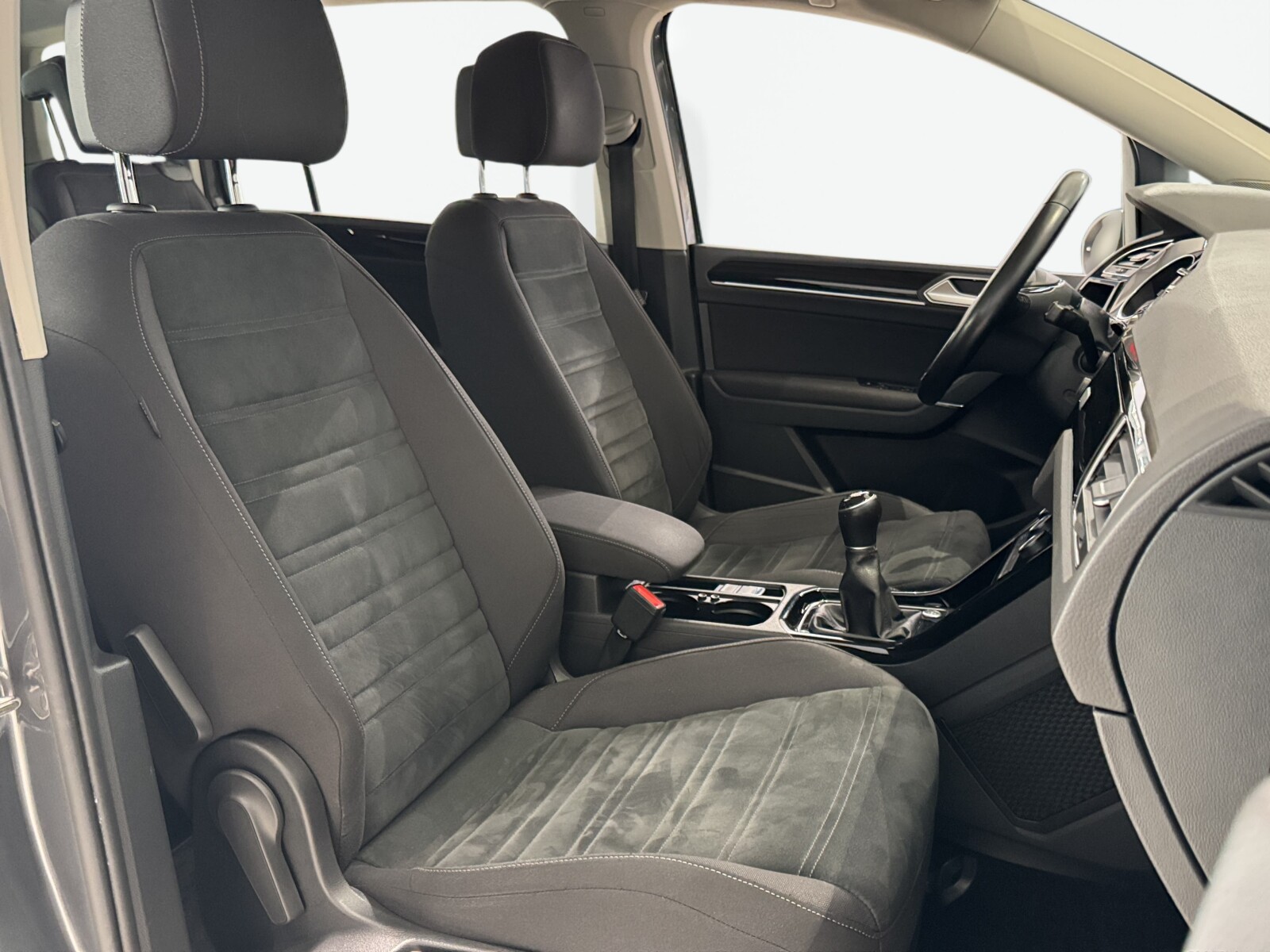 Volkswagen Touran - zdjęcie 16