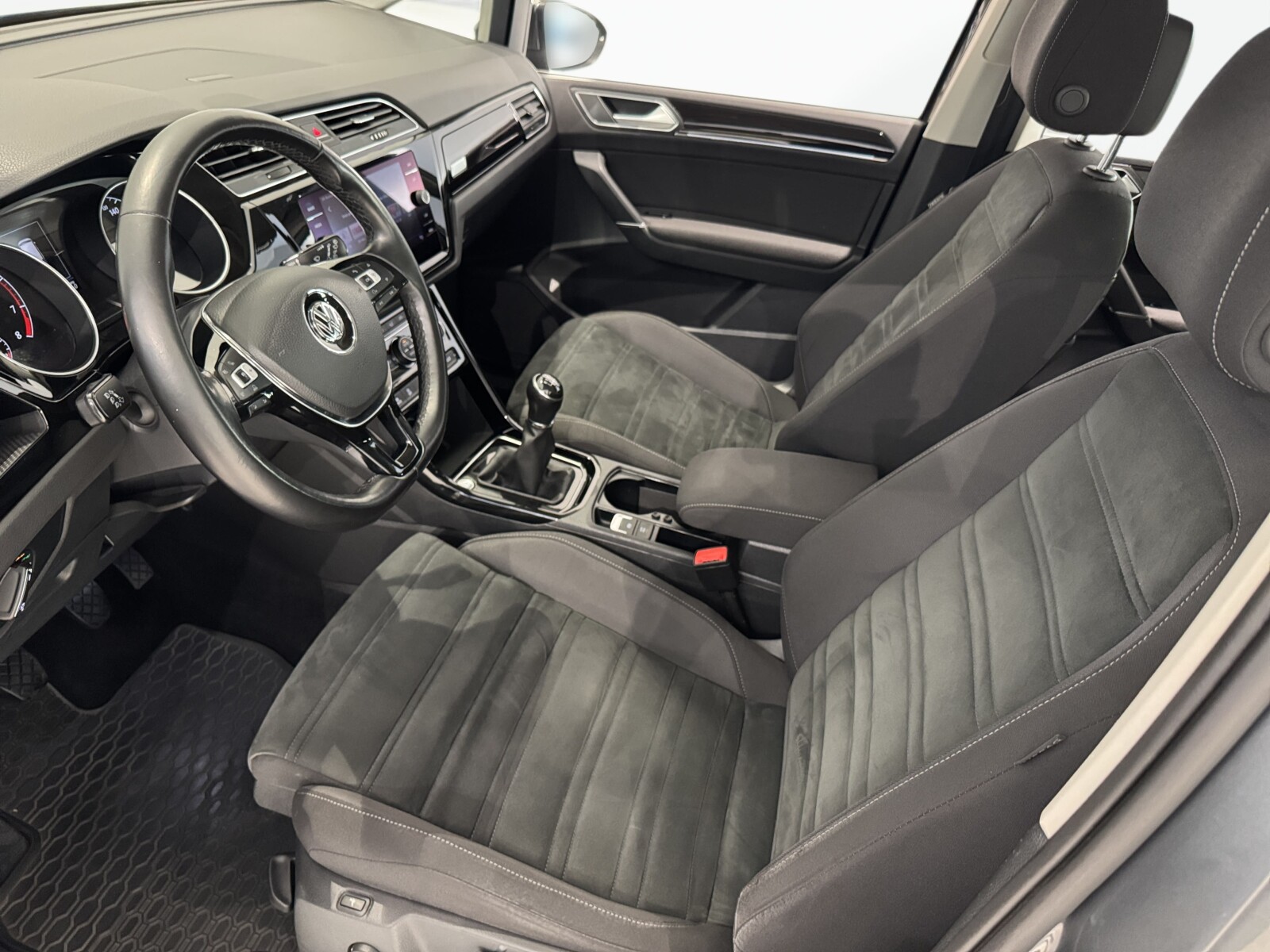 Volkswagen Touran - zdjęcie 10