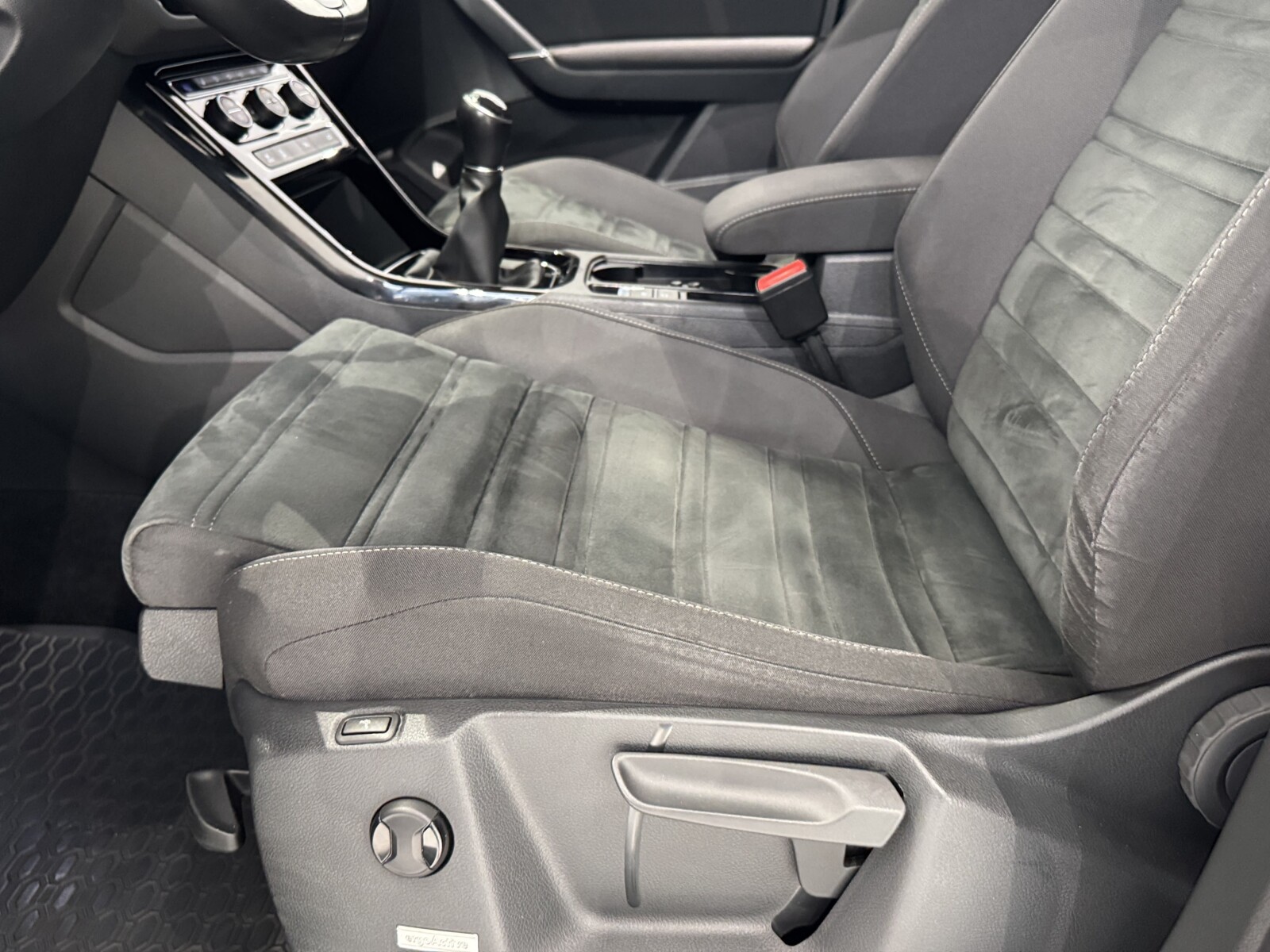 Volkswagen Touran - zdjęcie 12
